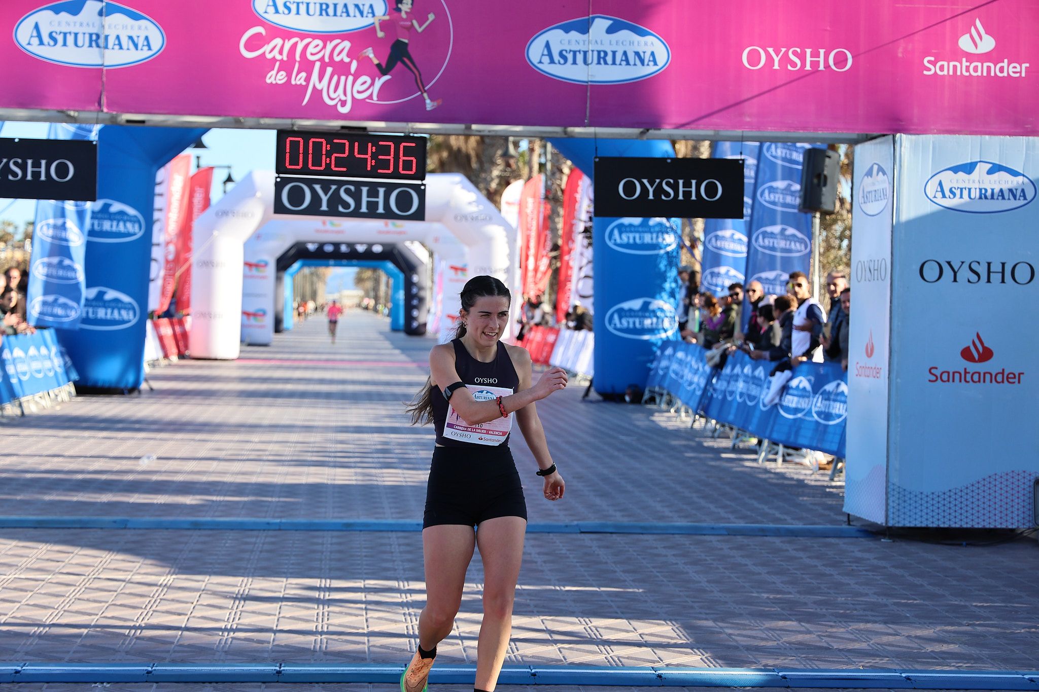 Las mejores fotos de la Carrera de la Mujer Central Lechera Asturiana de Valencia 2025. 204