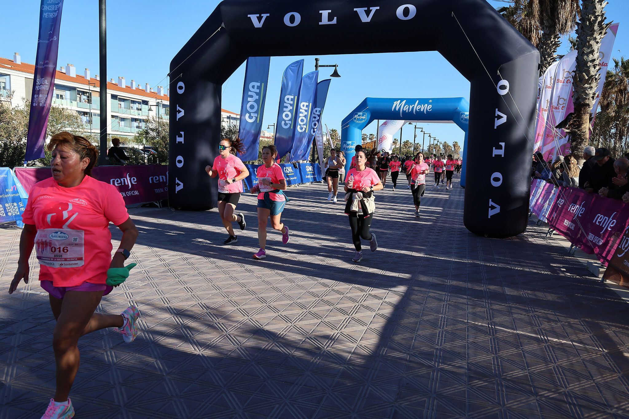 Las mejores fotos de la Carrera de la Mujer Central Lechera Asturiana de Valencia 2025. 664