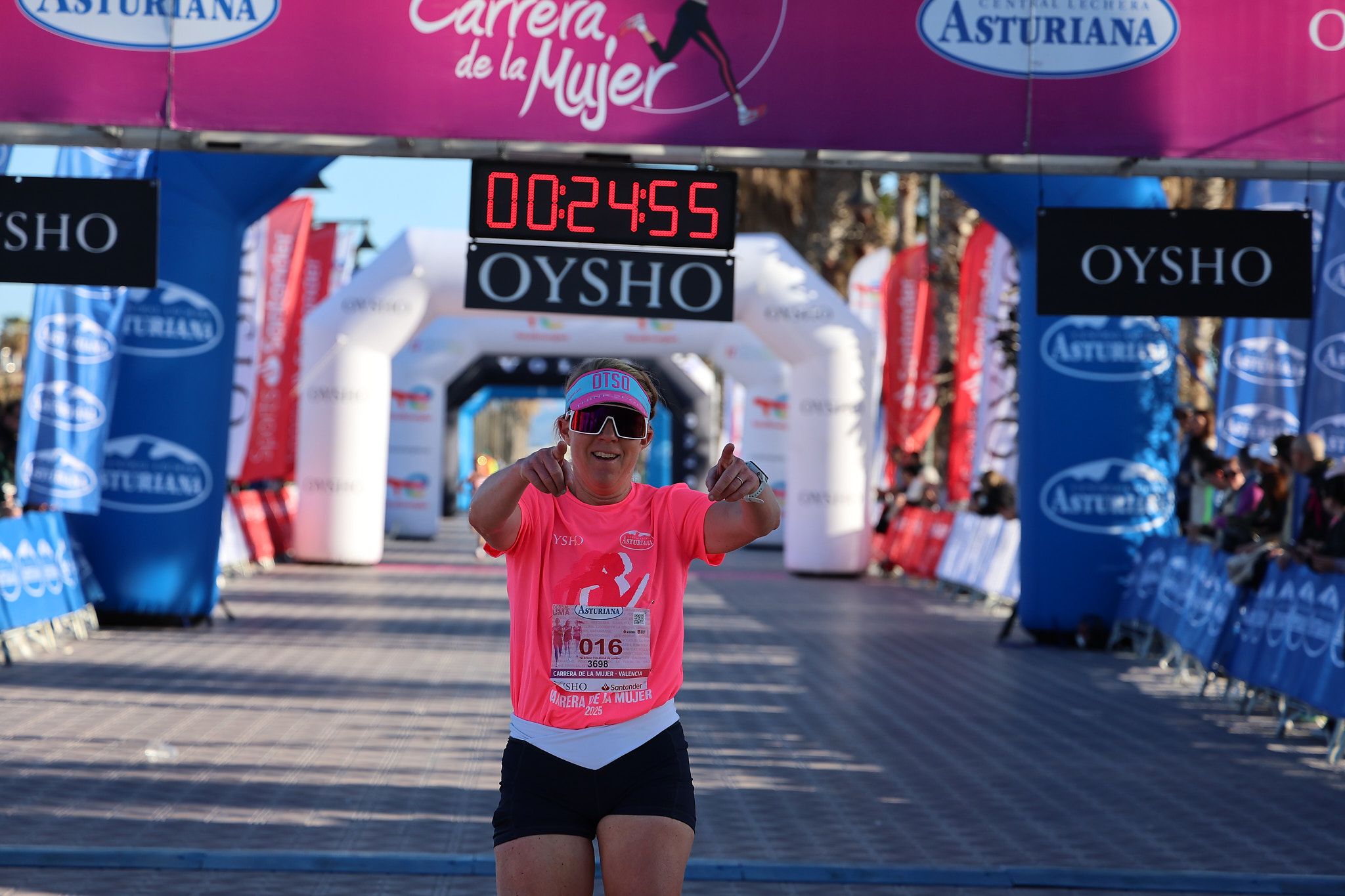 Las mejores fotos de la Carrera de la Mujer Central Lechera Asturiana de Valencia 2025. 213