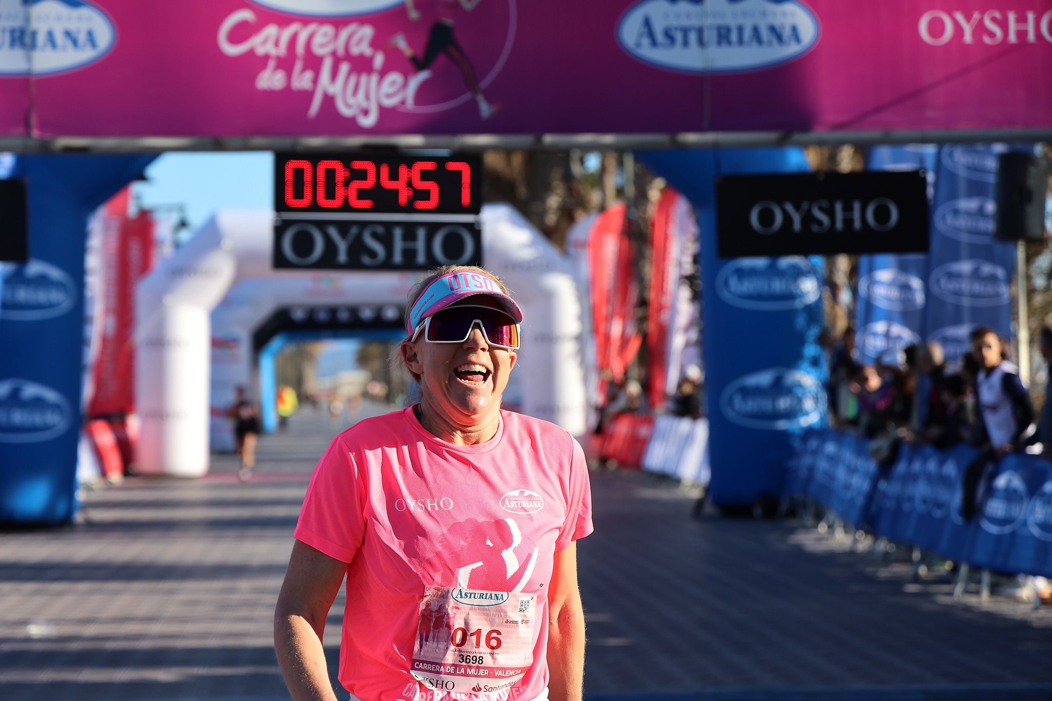 Las mejores fotos de la Carrera de la Mujer Central Lechera Asturiana de Valencia 2025. 214