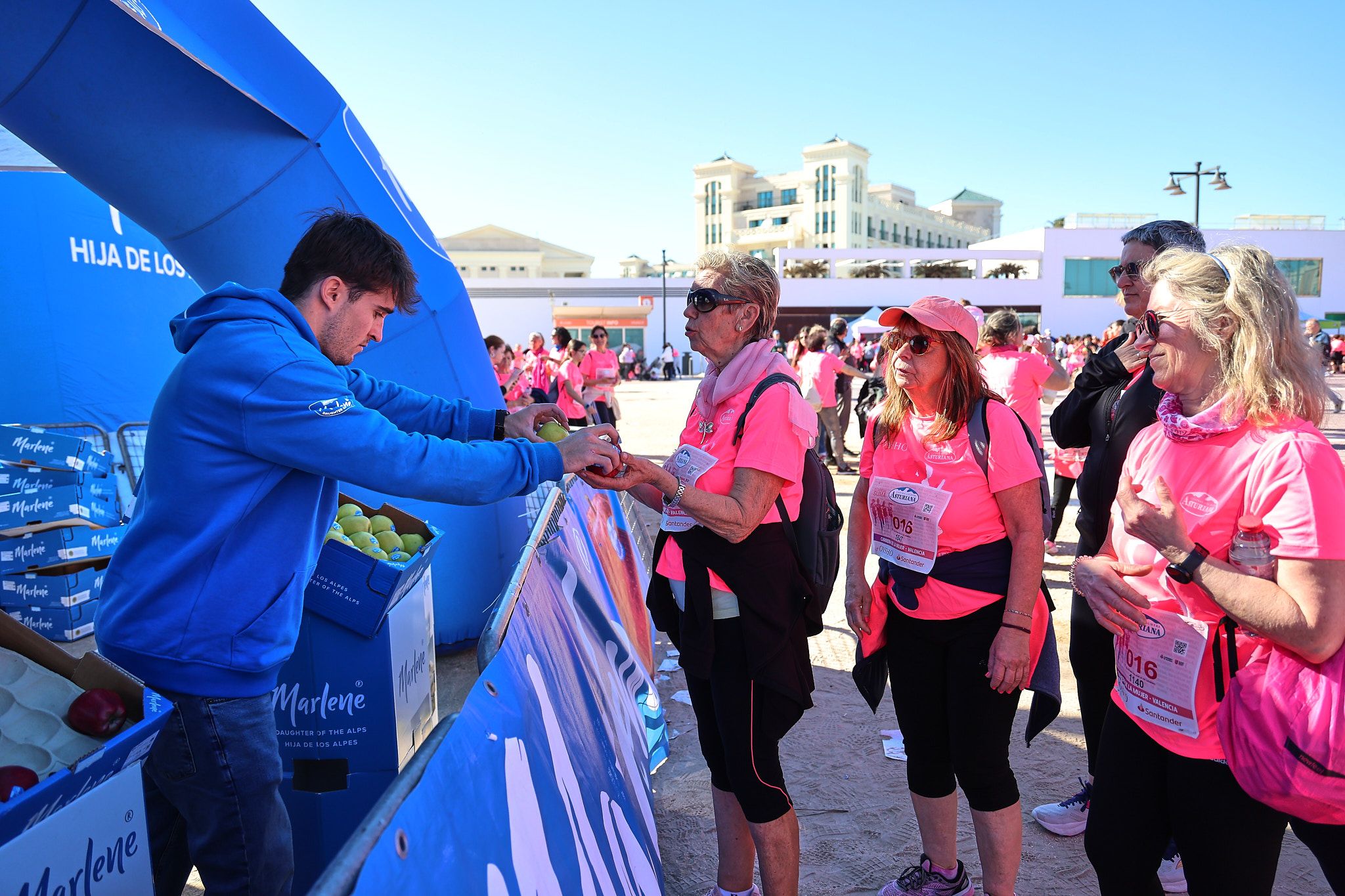 Las mejores fotos de la Carrera de la Mujer Central Lechera Asturiana de Valencia 2025. 1636