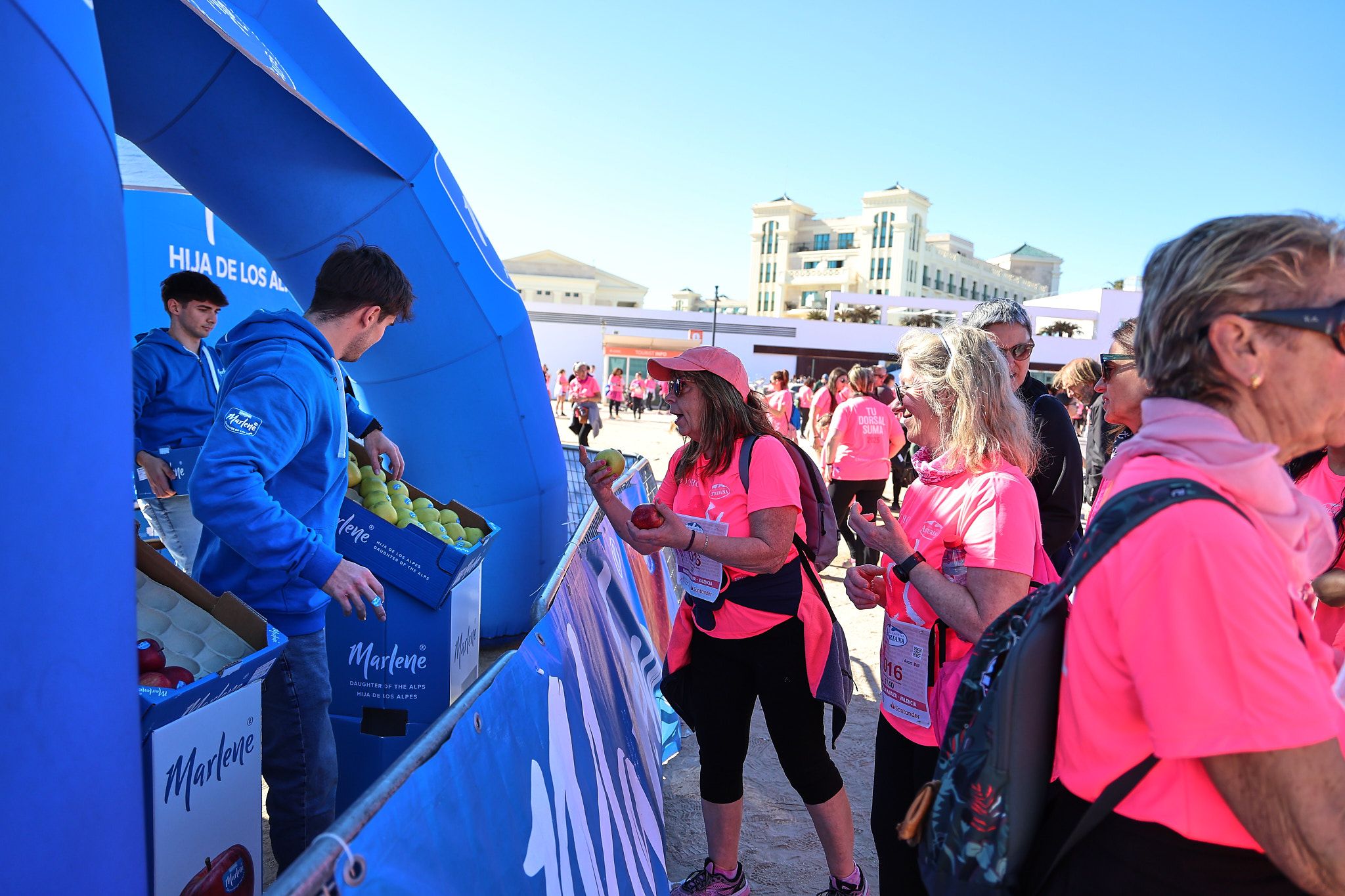 Las mejores fotos de la Carrera de la Mujer Central Lechera Asturiana de Valencia 2025. 1637