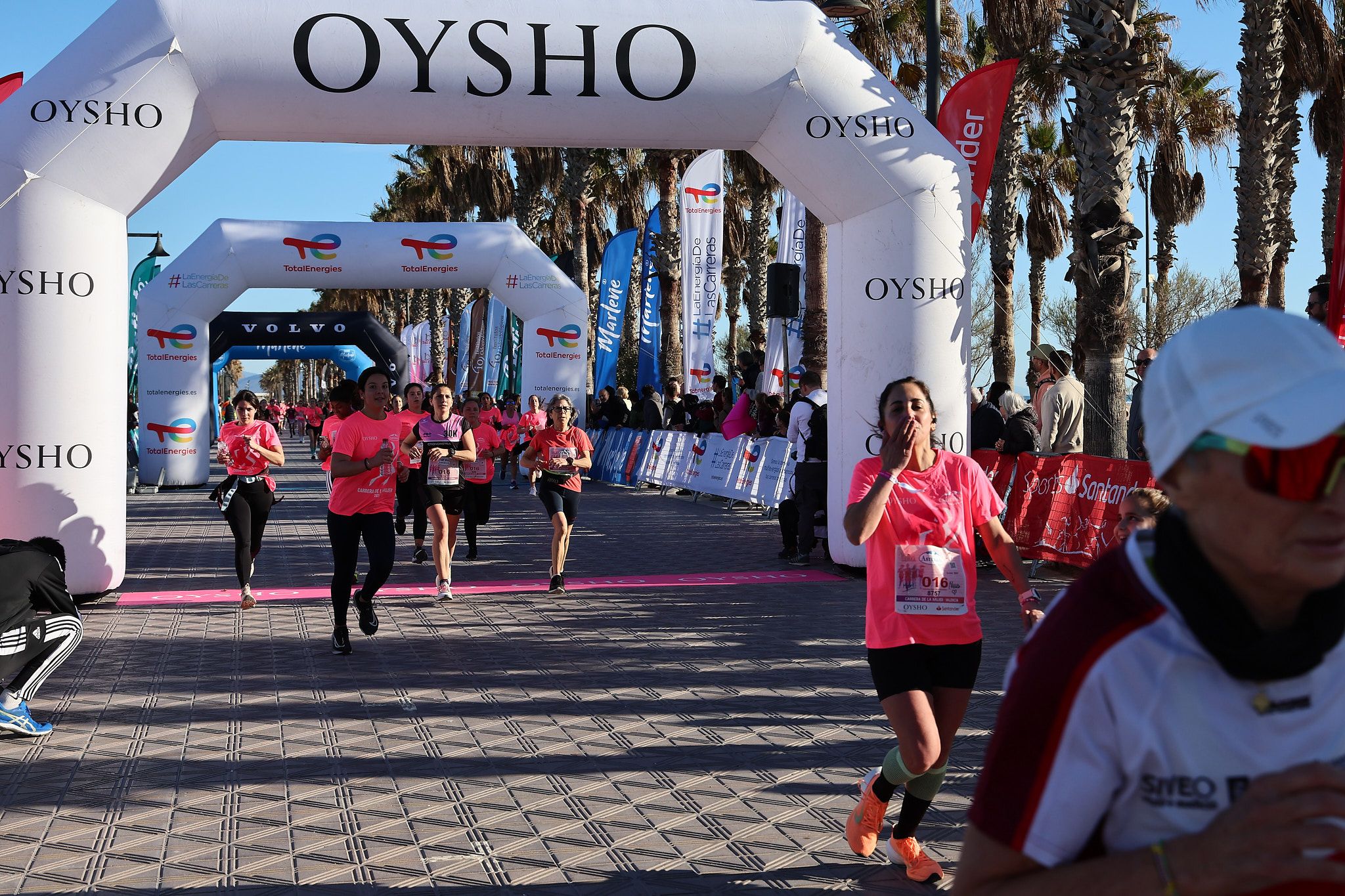 Las mejores fotos de la Carrera de la Mujer Central Lechera Asturiana de Valencia 2025. 435