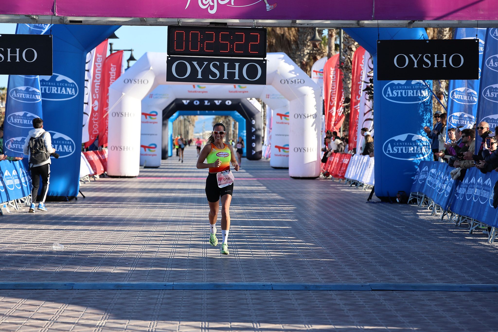 Las mejores fotos de la Carrera de la Mujer Central Lechera Asturiana de Valencia 2025. 225