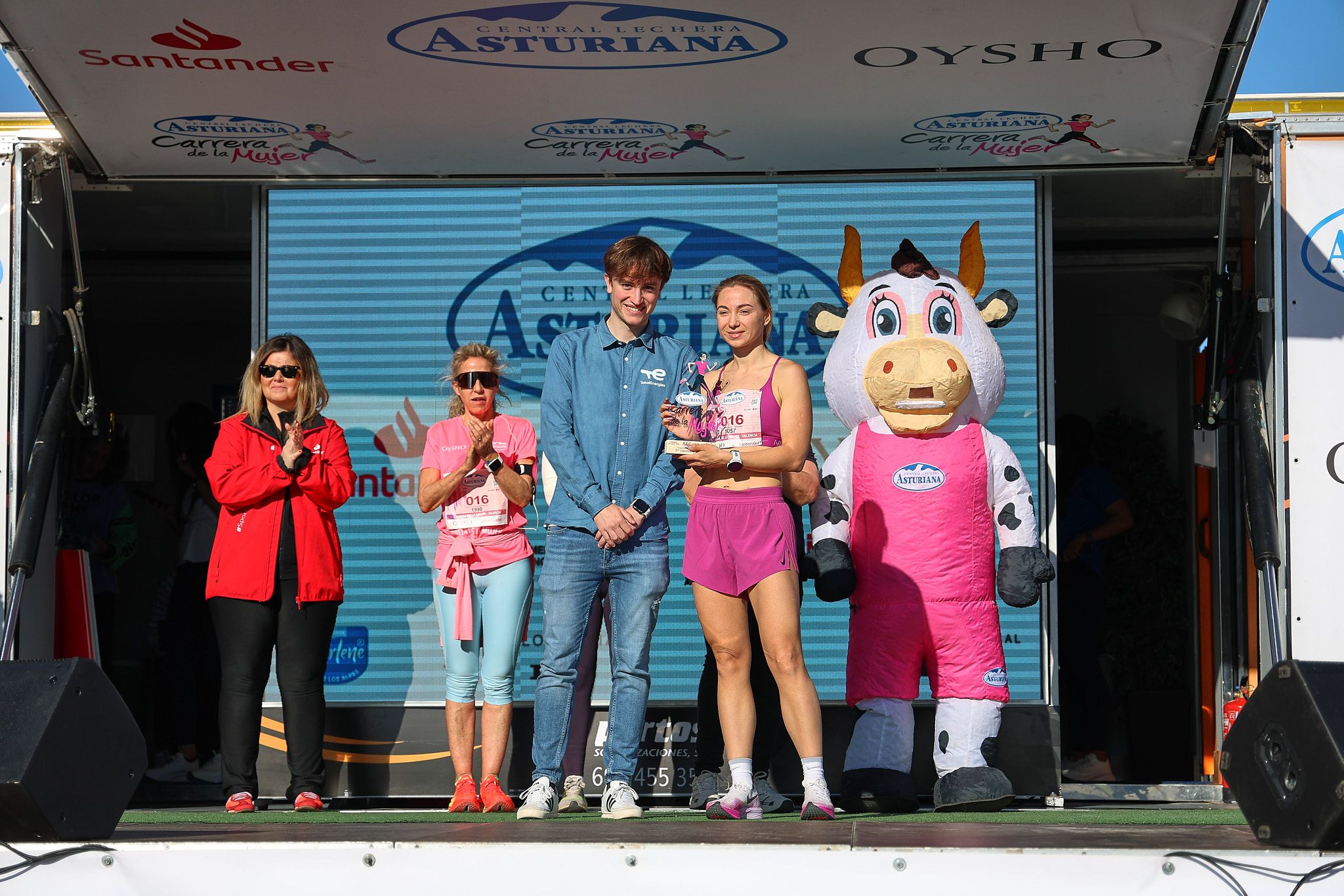 Las mejores fotos de la Carrera de la Mujer Central Lechera Asturiana de Valencia 2025. 926