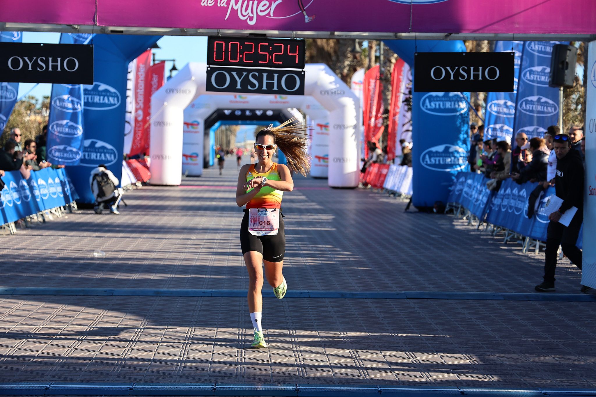 Las mejores fotos de la Carrera de la Mujer Central Lechera Asturiana de Valencia 2025. 227