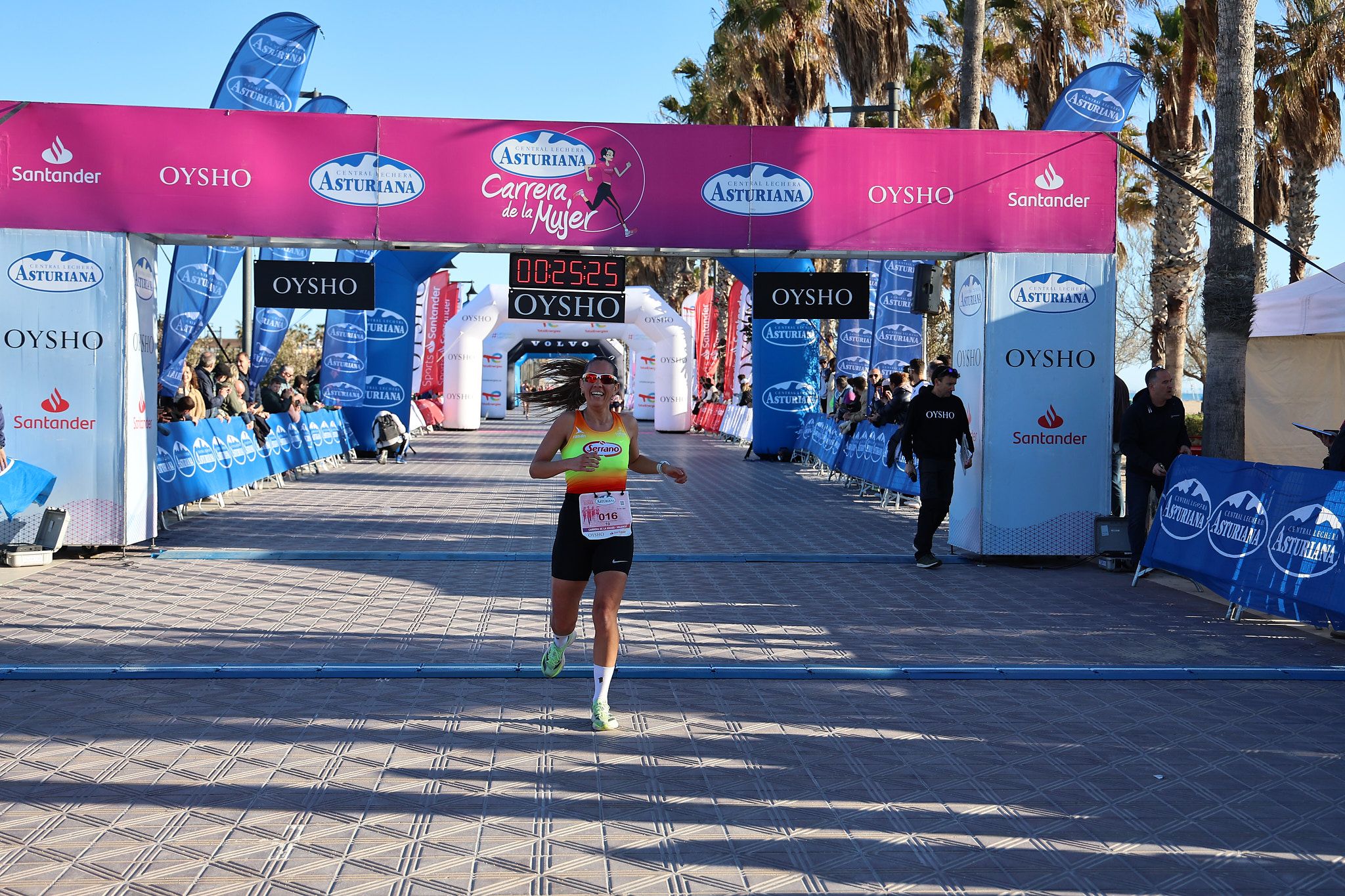 Las mejores fotos de la Carrera de la Mujer Central Lechera Asturiana de Valencia 2025. 229
