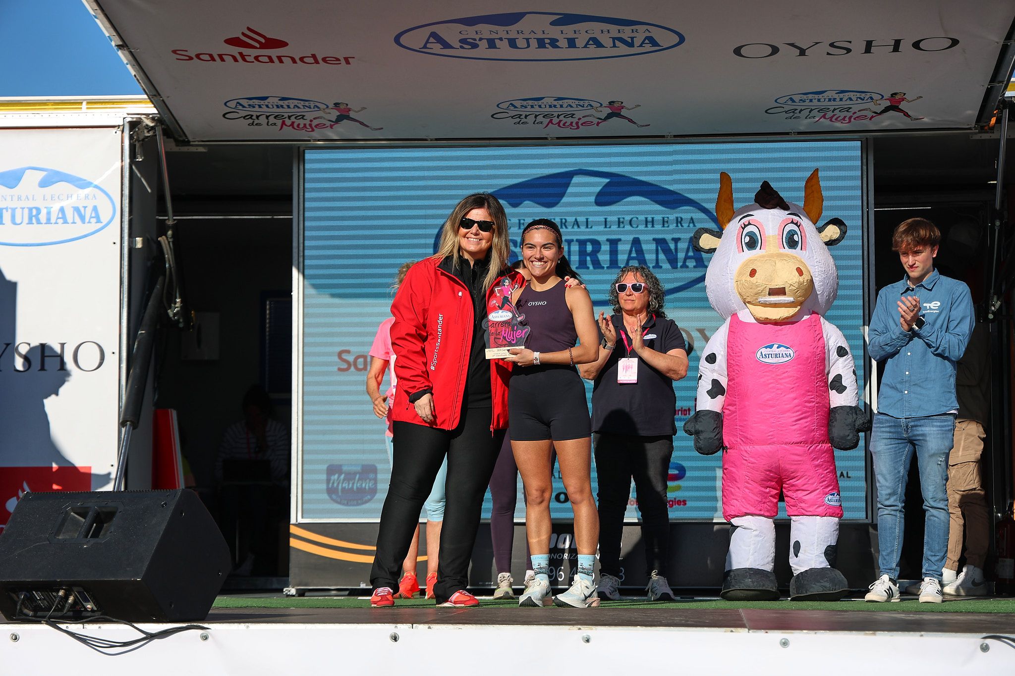 Las mejores fotos de la Carrera de la Mujer Central Lechera Asturiana de Valencia 2025. 932