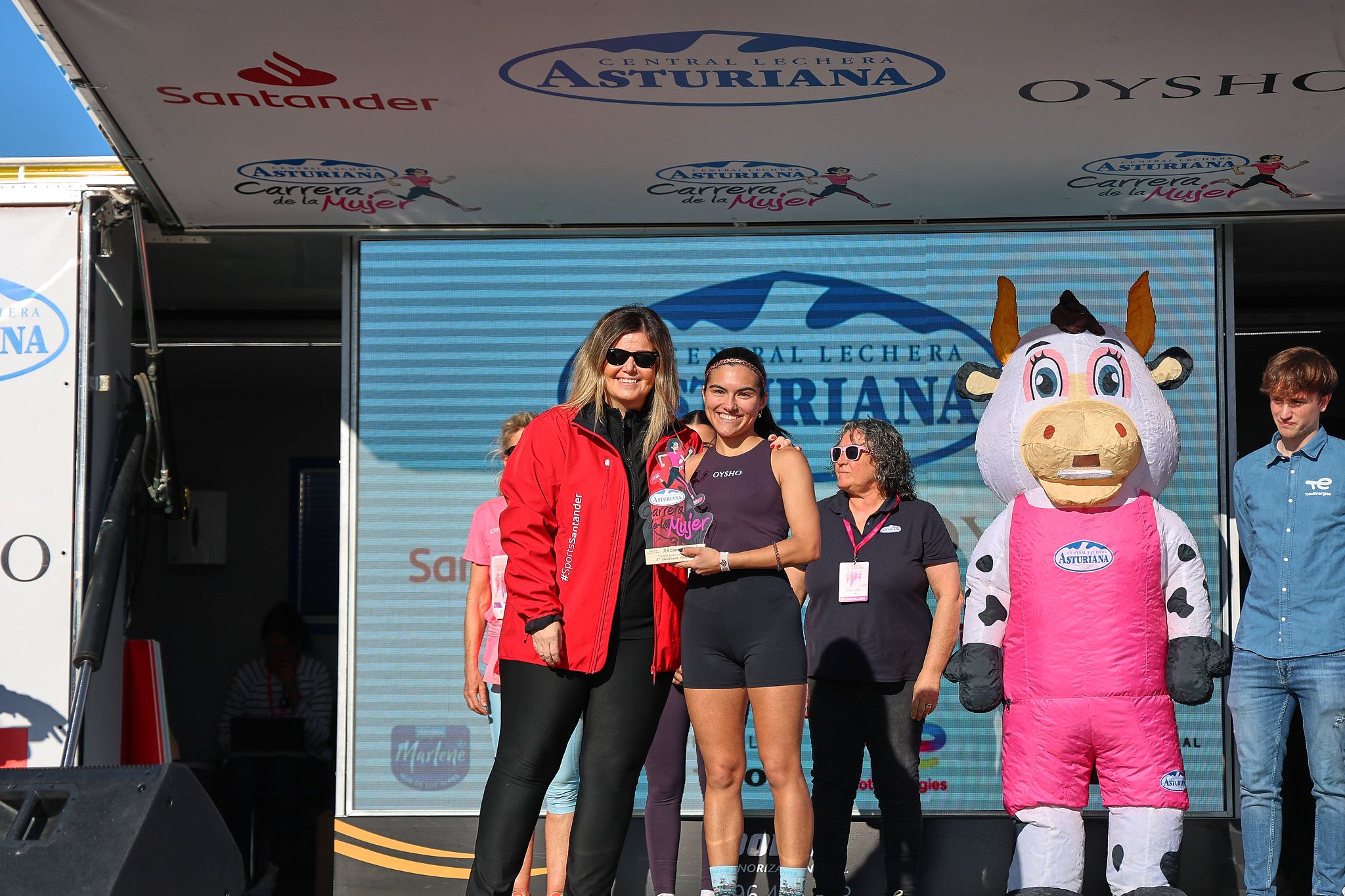 Las mejores fotos de la Carrera de la Mujer Central Lechera Asturiana de Valencia 2025. 934