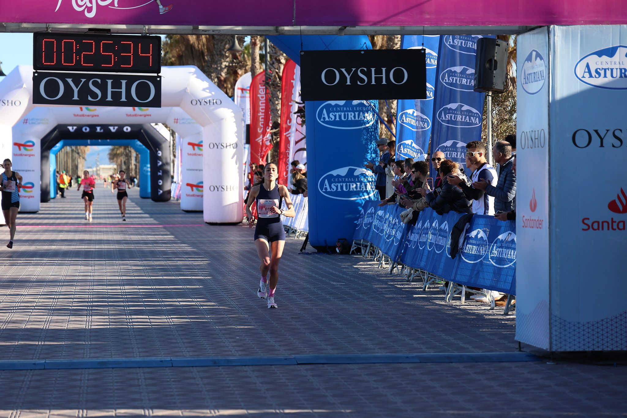 Las mejores fotos de la Carrera de la Mujer Central Lechera Asturiana de Valencia 2025. 234