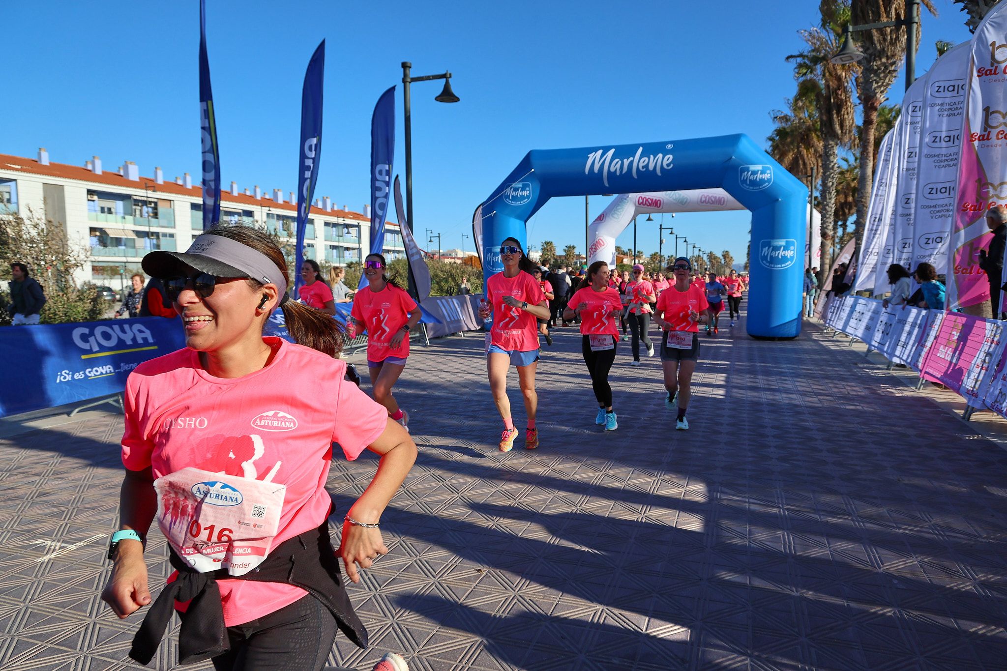 Las mejores fotos de la Carrera de la Mujer Central Lechera Asturiana de Valencia 2025. 689
