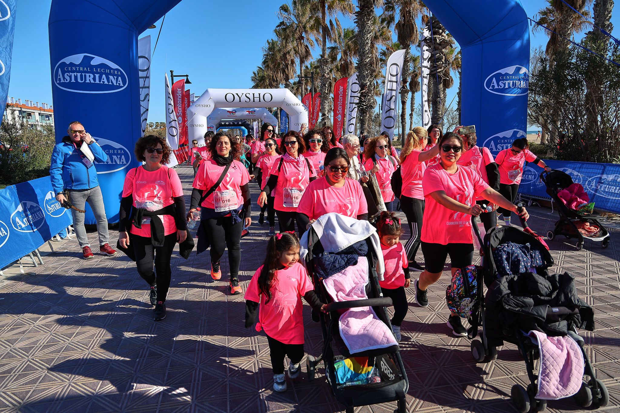 Las mejores fotos de la Carrera de la Mujer Central Lechera Asturiana de Valencia 2025. 1428
