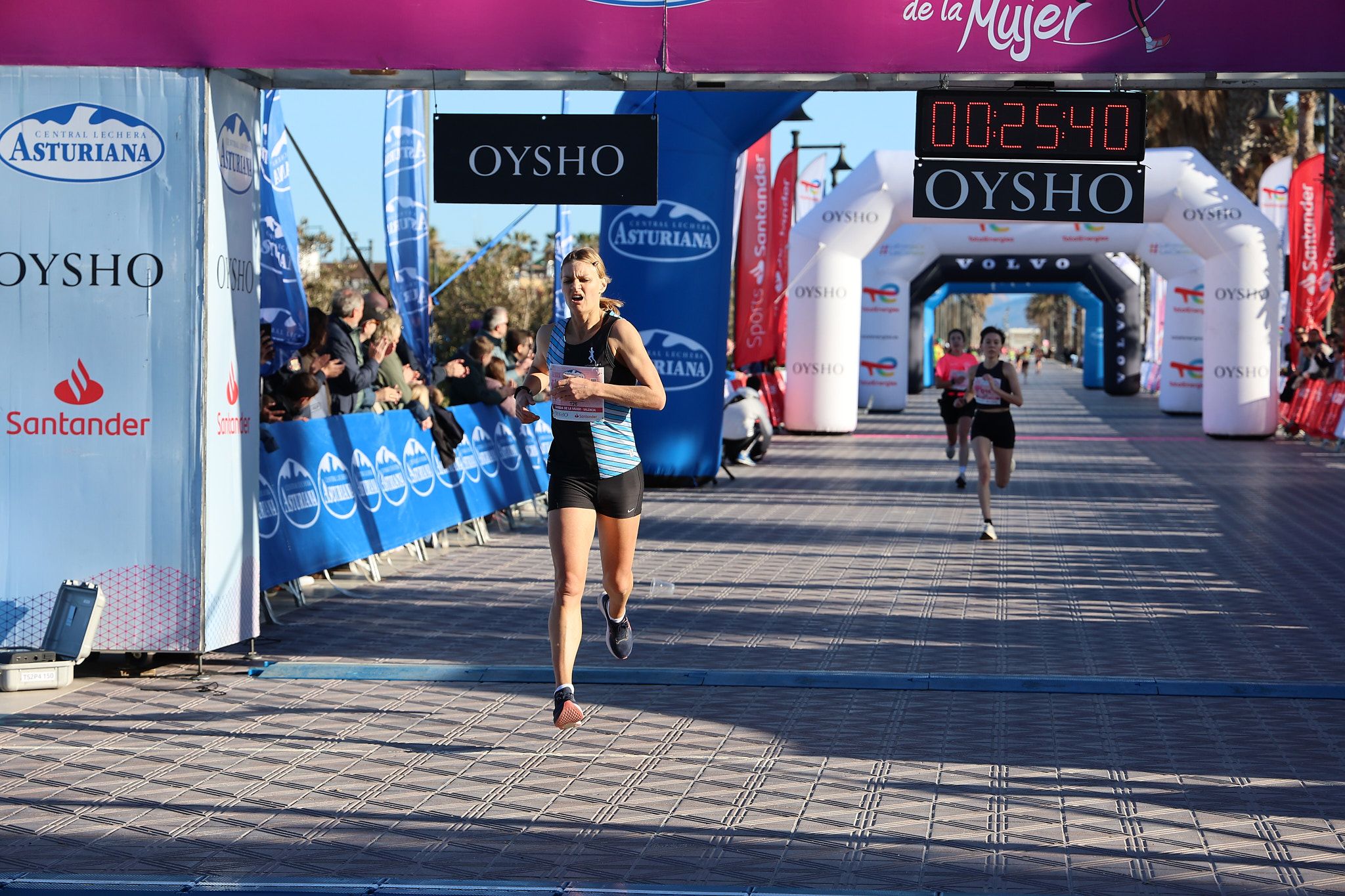 Las mejores fotos de la Carrera de la Mujer Central Lechera Asturiana de Valencia 2025. 240