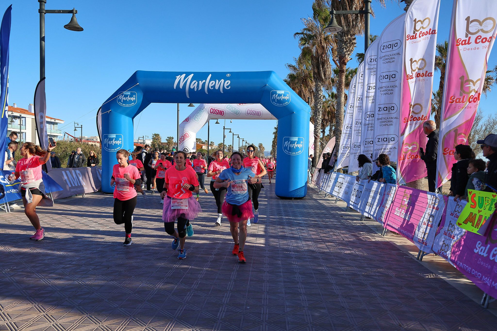 Las mejores fotos de la Carrera de la Mujer Central Lechera Asturiana de Valencia 2025. 694