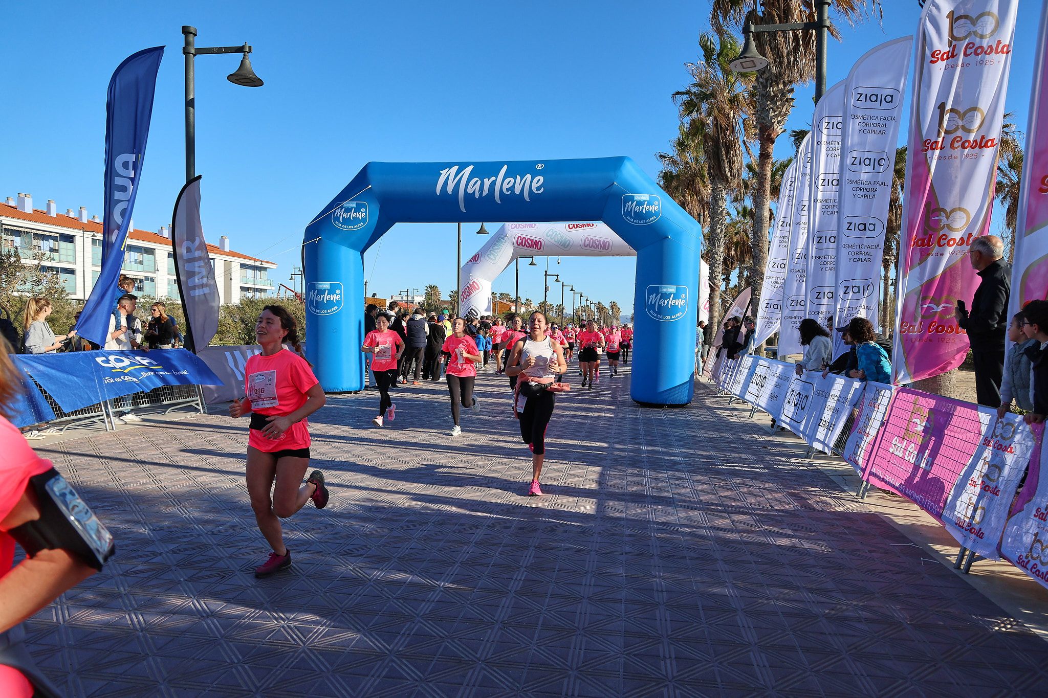 Las mejores fotos de la Carrera de la Mujer Central Lechera Asturiana de Valencia 2025. 698