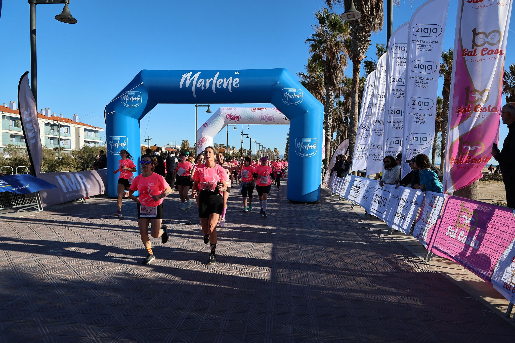 Las mejores fotos de la Carrera de la Mujer Central Lechera Asturiana de Valencia 2025. 700