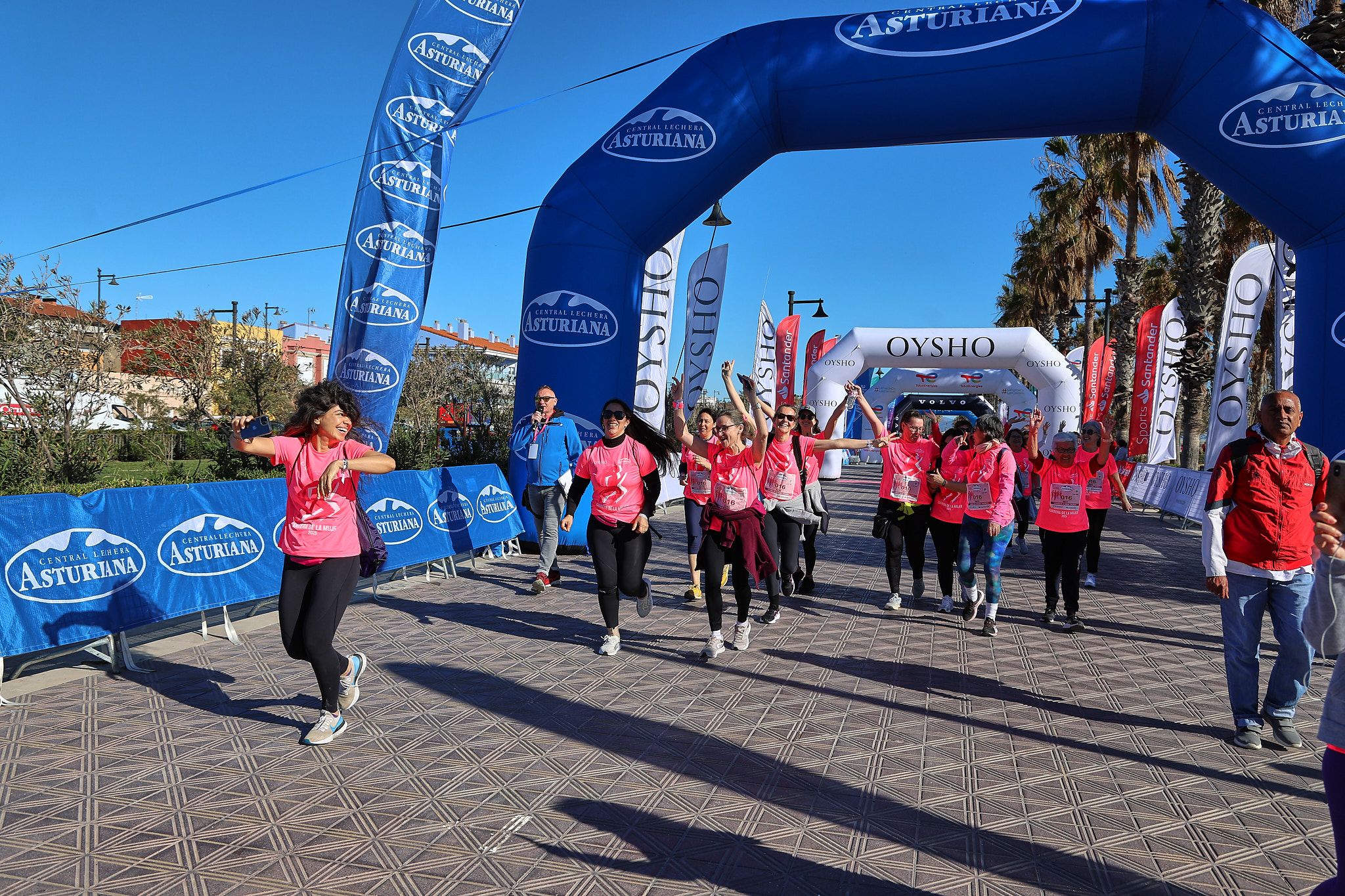 Las mejores fotos de la Carrera de la Mujer Central Lechera Asturiana de Valencia 2025. 1448