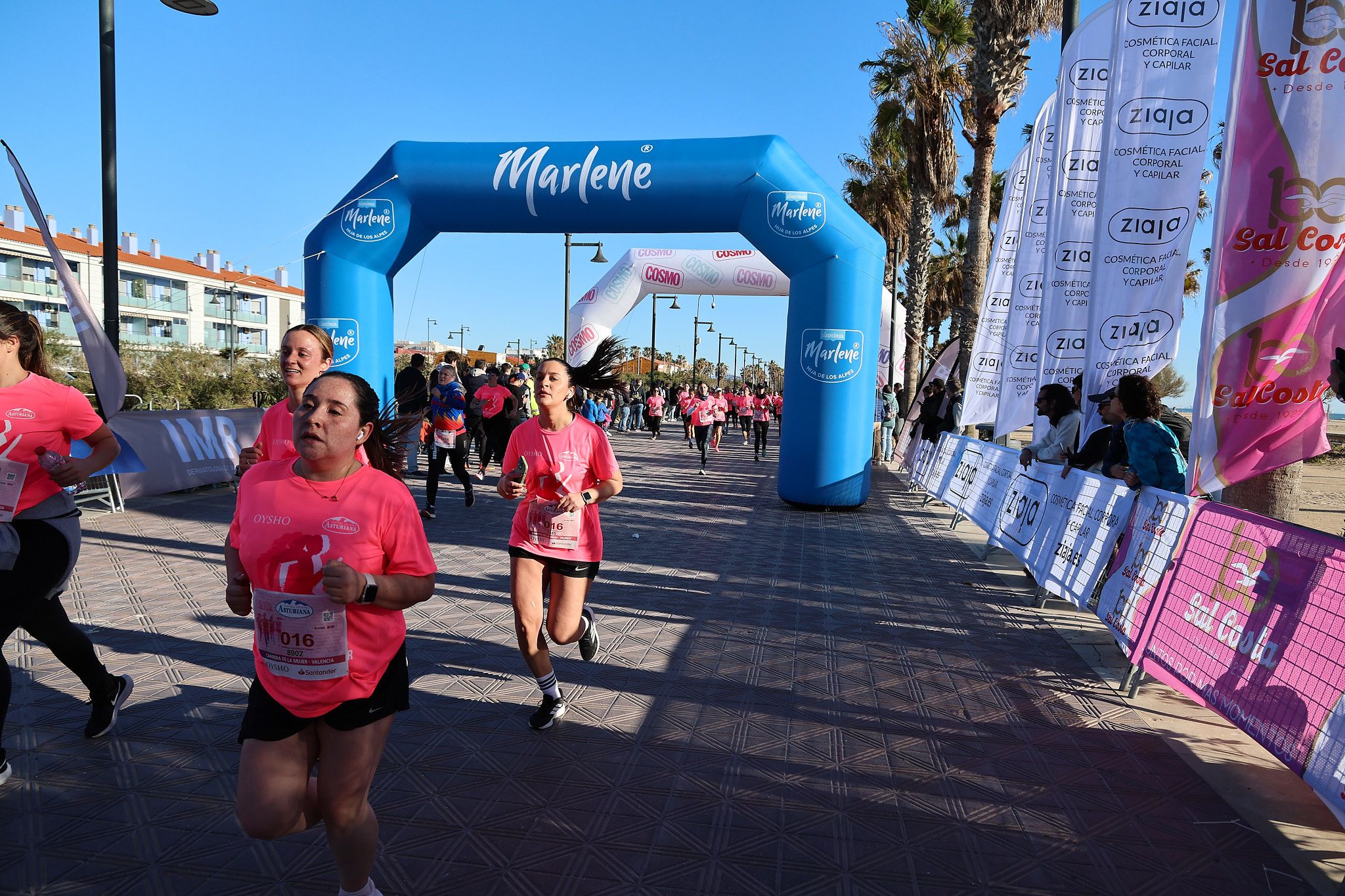 Las mejores fotos de la Carrera de la Mujer Central Lechera Asturiana de Valencia 2025. 720
