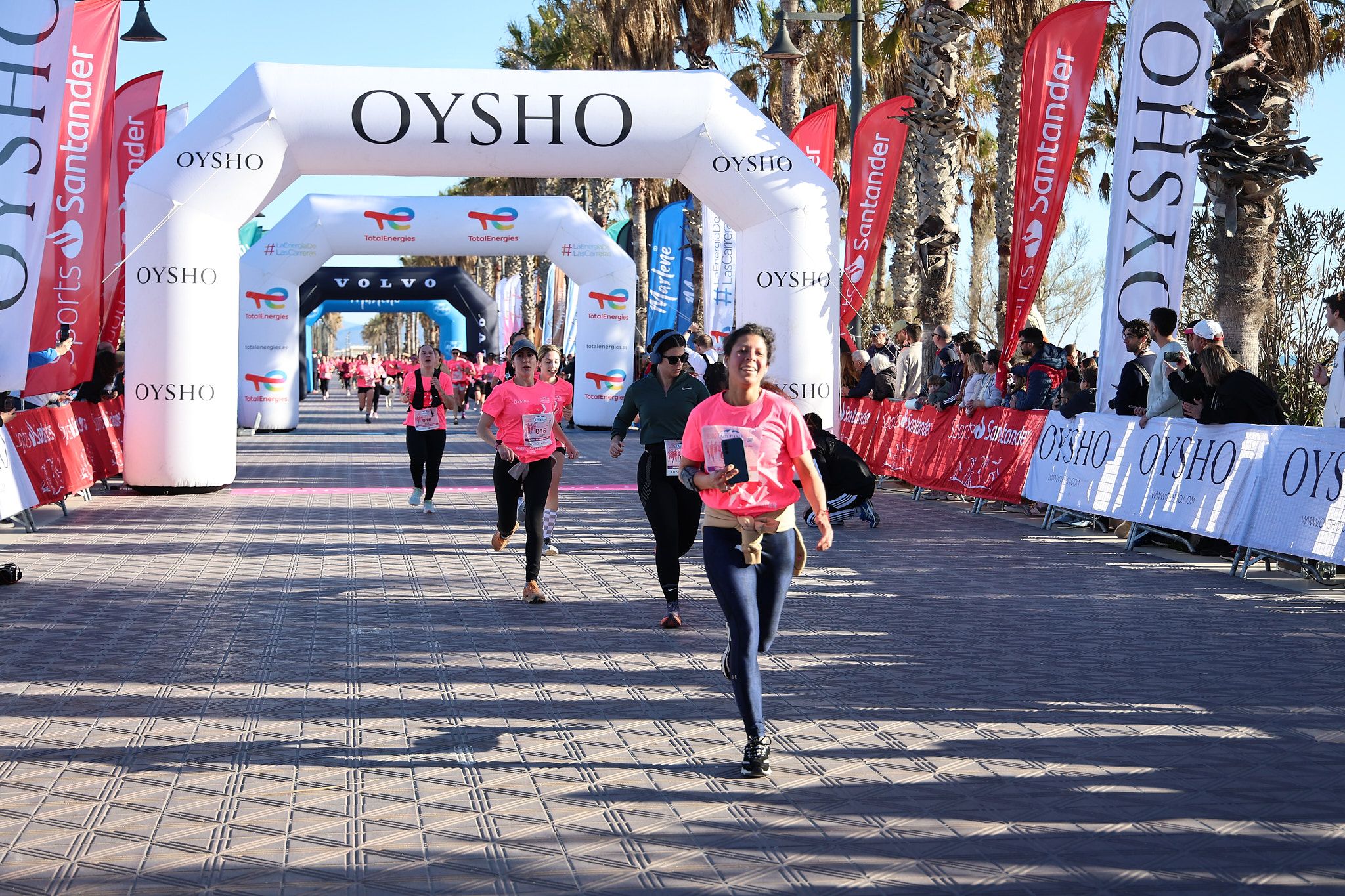 Las mejores fotos de la Carrera de la Mujer Central Lechera Asturiana de Valencia 2025. 498