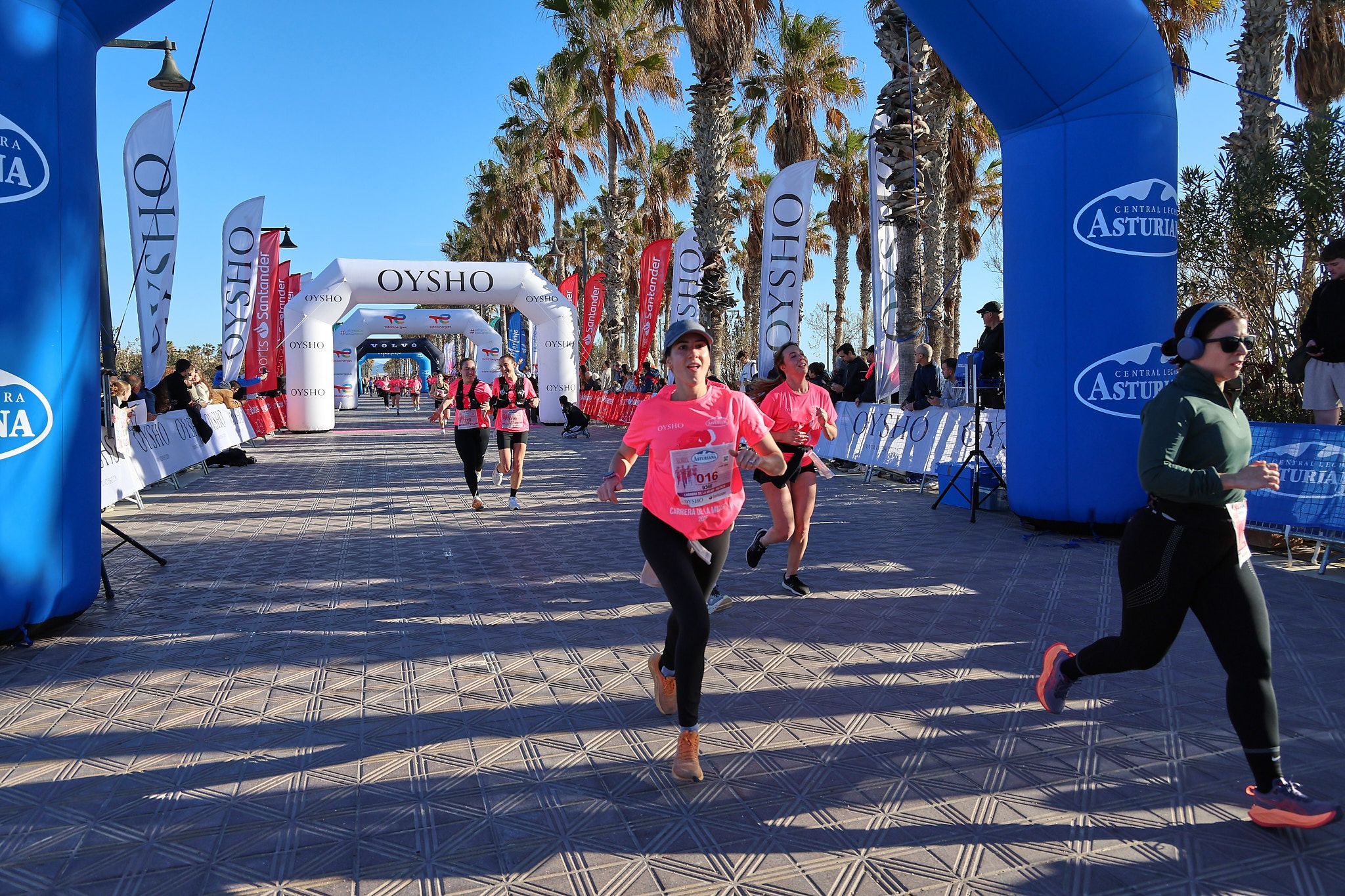 Las mejores fotos de la Carrera de la Mujer Central Lechera Asturiana de Valencia 2025. 499