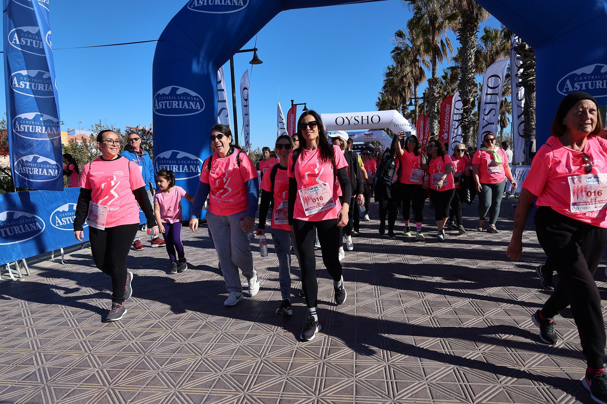 Las mejores fotos de la Carrera de la Mujer Central Lechera Asturiana de Valencia 2025. 1234