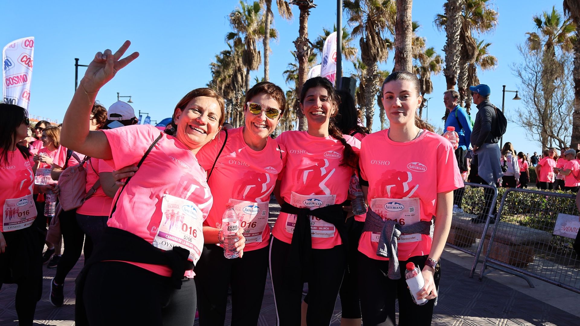 Descubre las mejores fotos de la Carrera de la Mujer Central Lechera Asturiana de Valencia 2025.