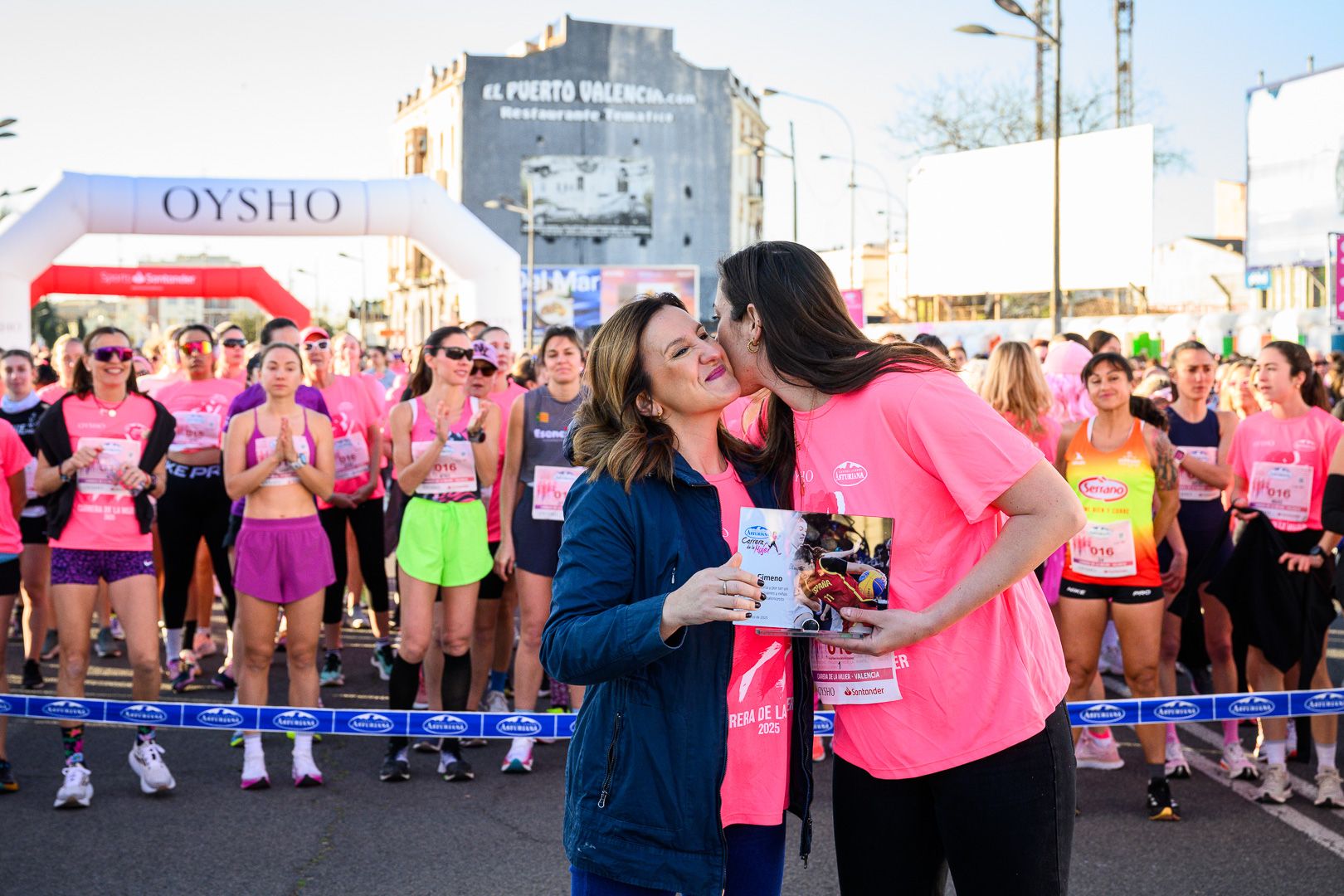Más fotos de la Carrera de la Mujer Central Lechera Asturiana de Valencia 2025. 3769