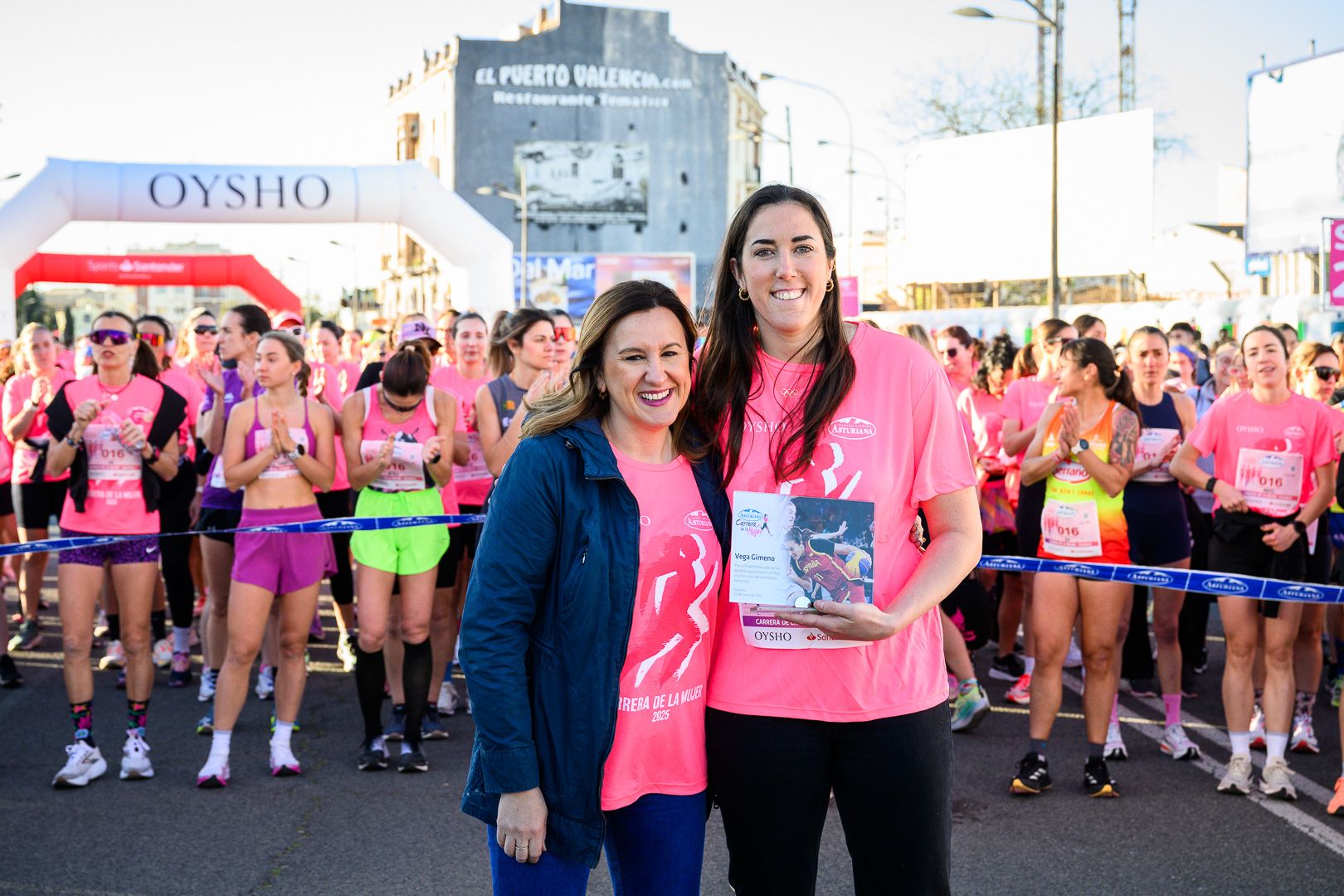 Más fotos de la Carrera de la Mujer Central Lechera Asturiana de Valencia 2025. 3779