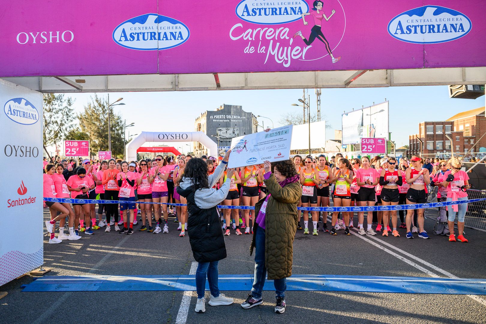 Más fotos de la Carrera de la Mujer Central Lechera Asturiana de Valencia 2025. 3801