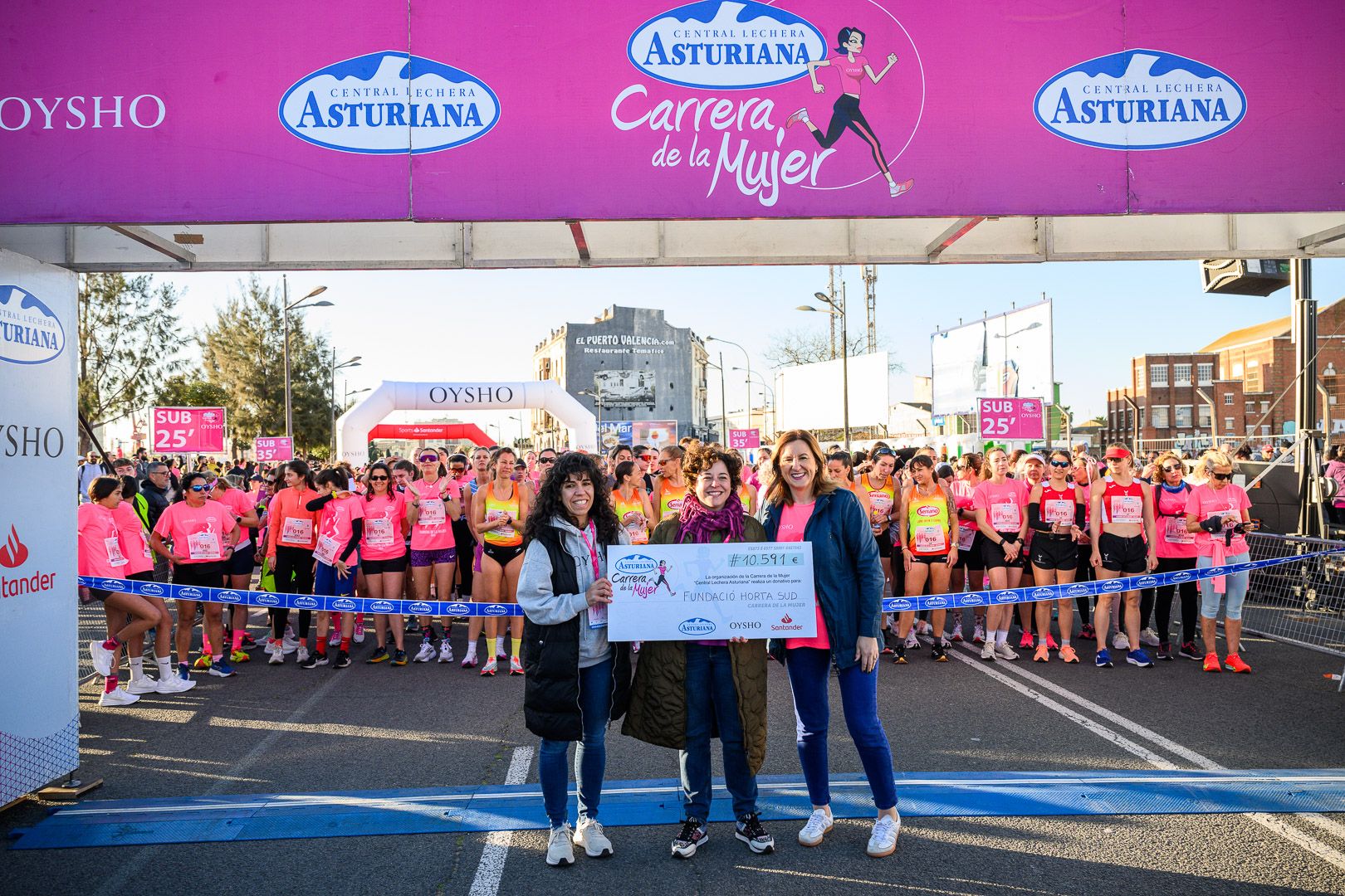 Más fotos de la Carrera de la Mujer Central Lechera Asturiana de Valencia 2025. 3809