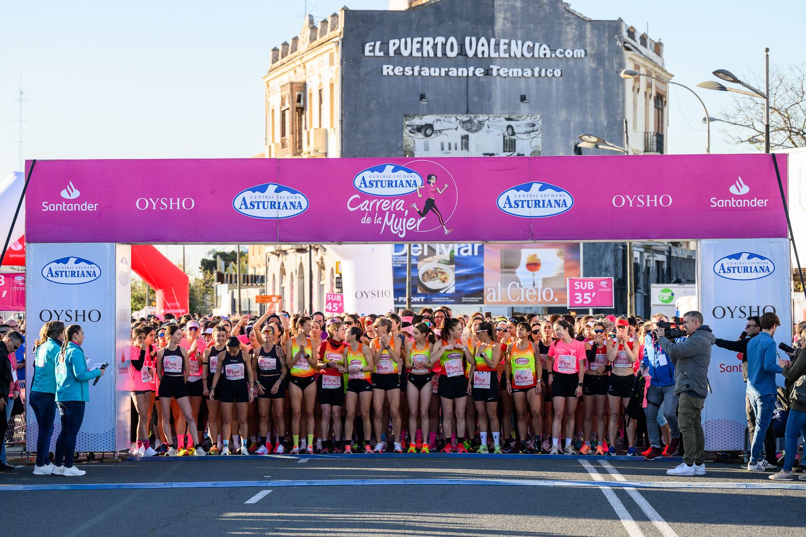 Más fotos de la Carrera de la Mujer Central Lechera Asturiana de Valencia 2025. 3830
