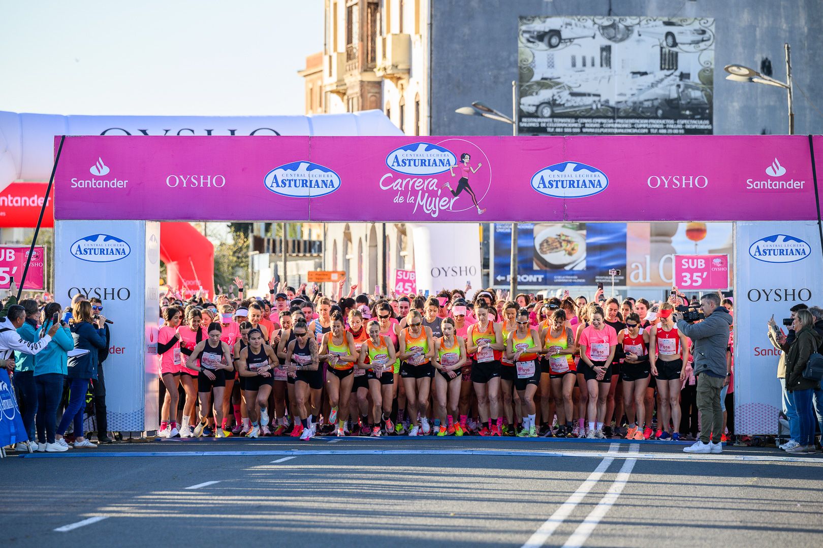 Más fotos de la Carrera de la Mujer Central Lechera Asturiana de Valencia 2025. 3837