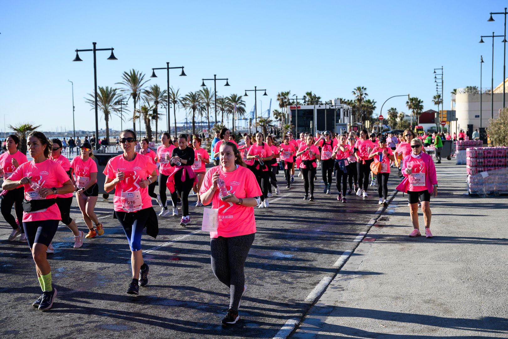 Más fotos de la Carrera de la Mujer Central Lechera Asturiana de Valencia 2025. 4053
