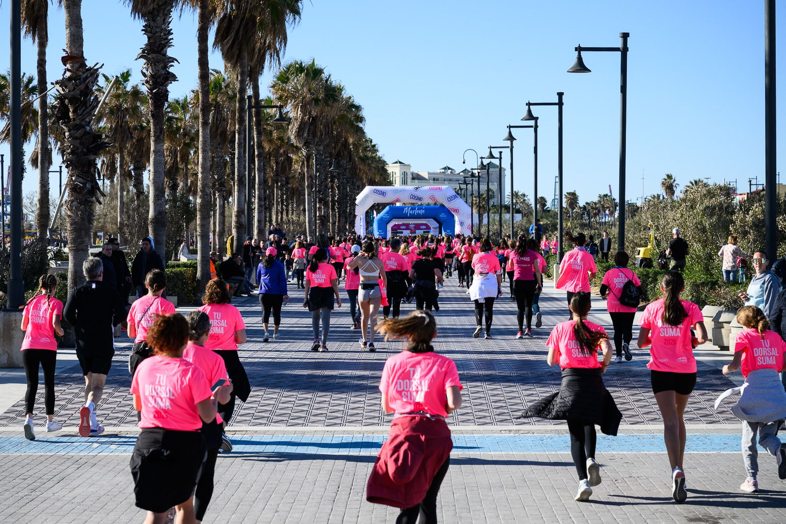 Más fotos de la Carrera de la Mujer Central Lechera Asturiana de Valencia 2025. 4151