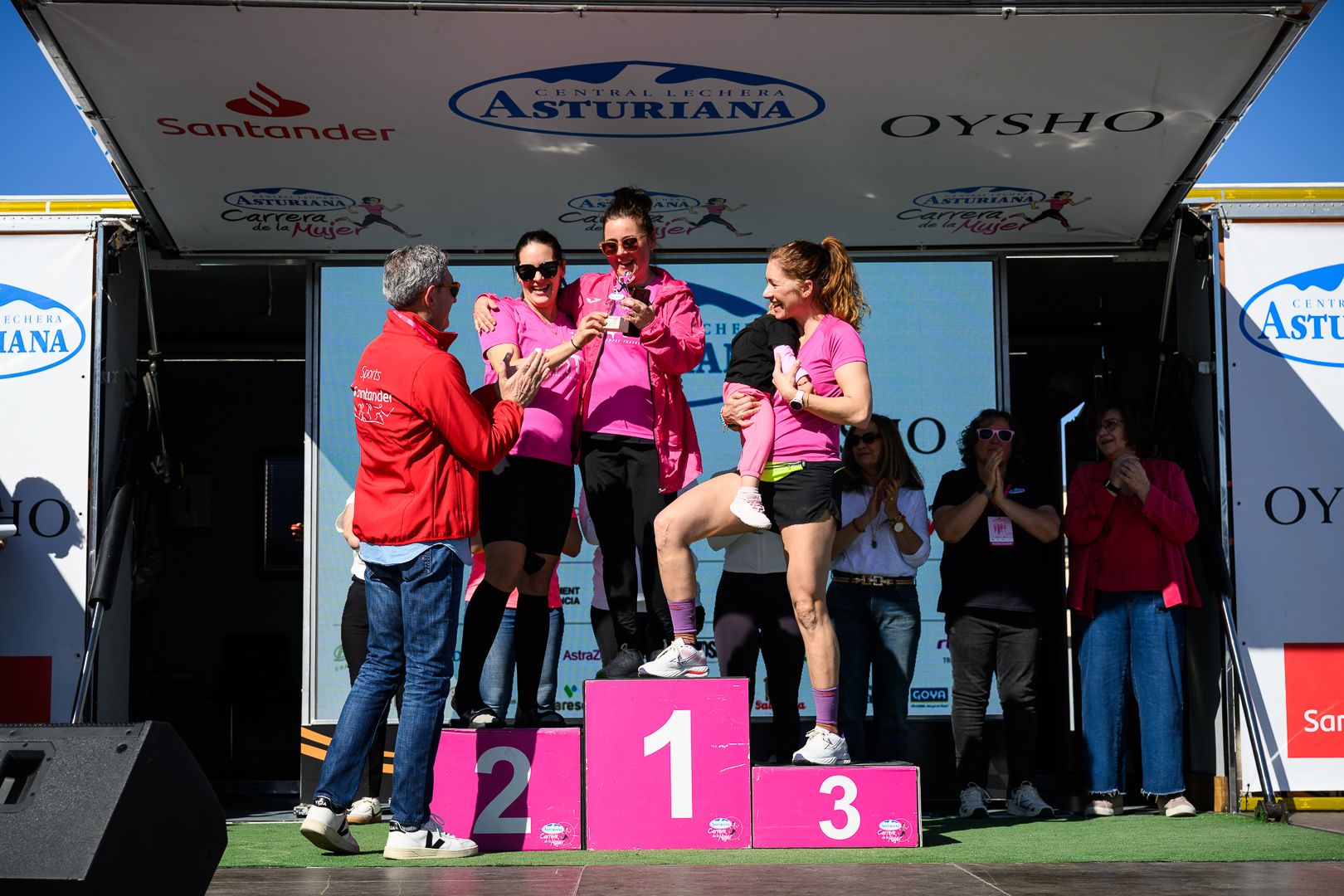 Más fotos de la Carrera de la Mujer Central Lechera Asturiana de Valencia 2025. 4376