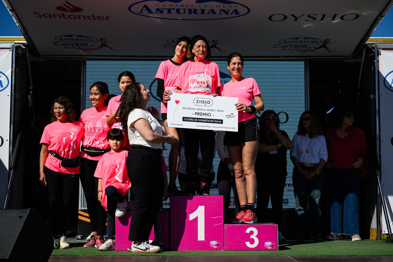 Más fotos de la Carrera de la Mujer Central Lechera Asturiana de Valencia 2025. 4394