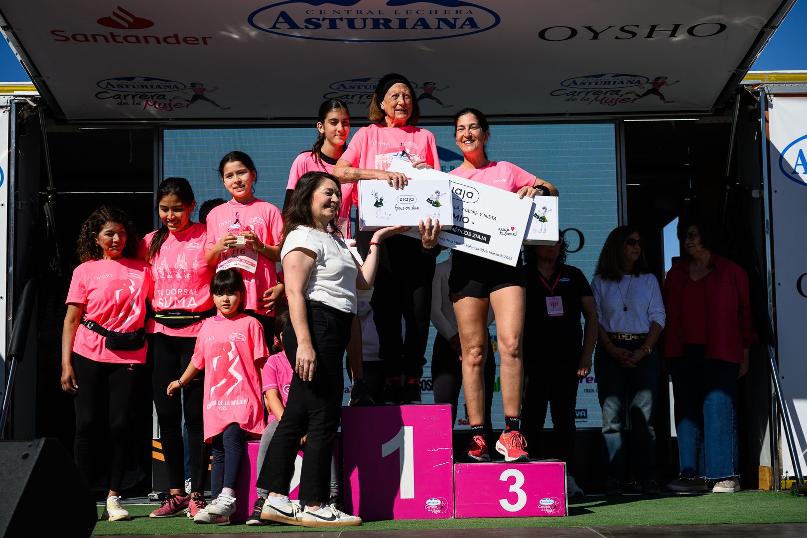 Más fotos de la Carrera de la Mujer Central Lechera Asturiana de Valencia 2025. 4397