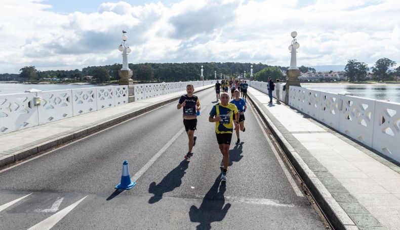 Imagen de la edición inaugural del Medio Maratón Entre Rías en Galicia