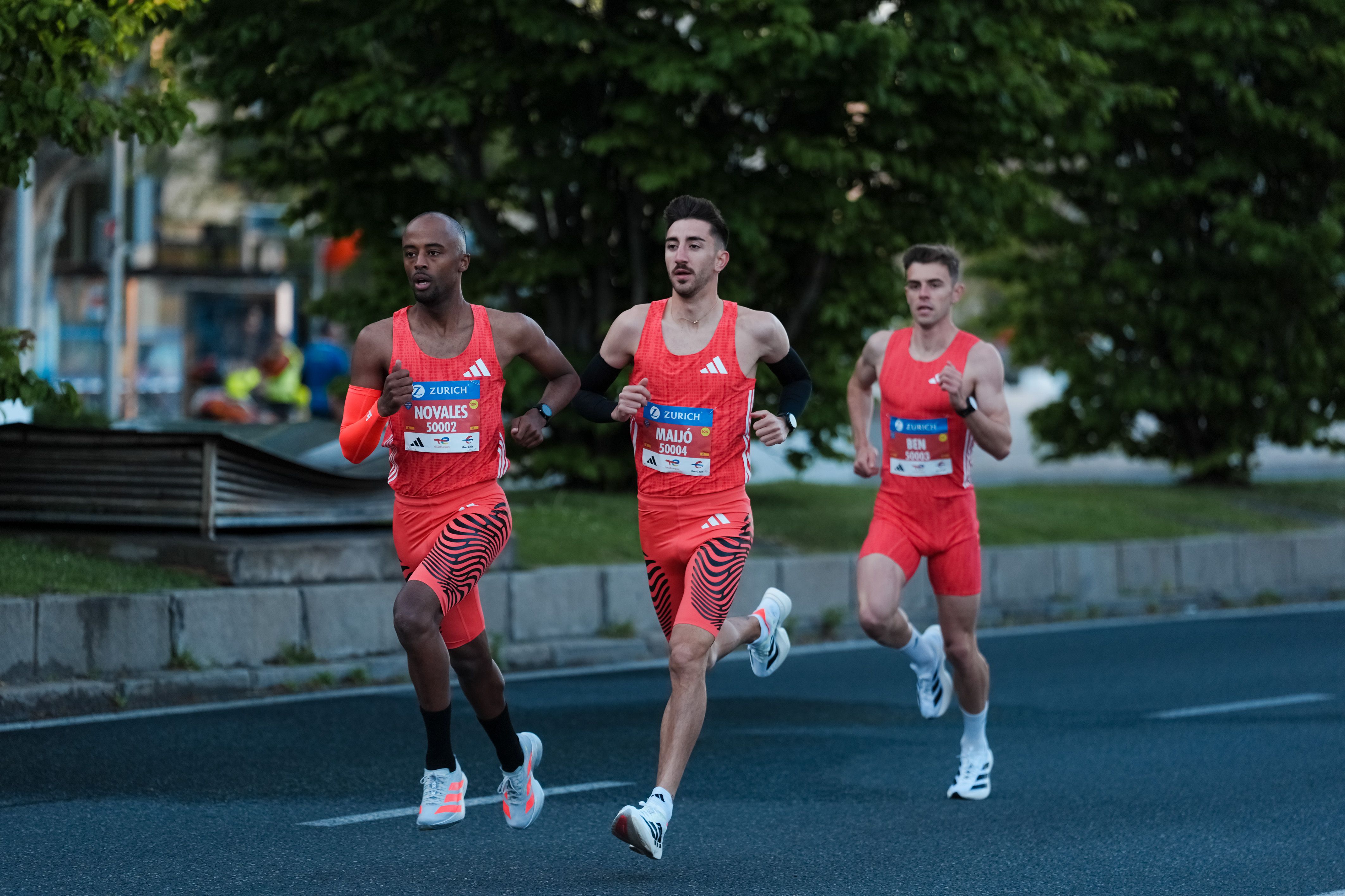 Àdam Maijó, entre Tariku Novales y Adrián Ben, durante la disputa de la pasada edición del 10K del Zurich Rock 'n' Roll Running Series Madrid. SPORTMEDIA Àdam Maijó, entre Tariku Novales y Adrián Ben, durante la disputa de la pasada edición del 10K del Zurich Rock 'n' Roll Running Series Madrid. SPORTMEDIA