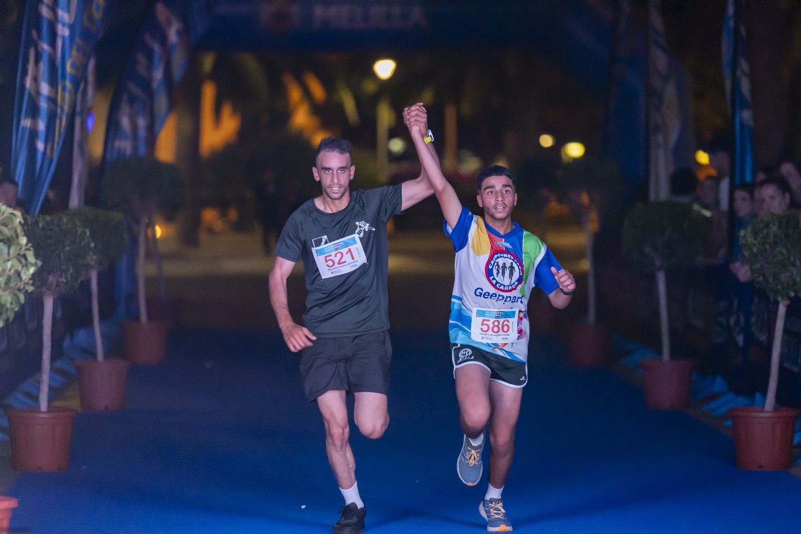 En la Carrera Melilla Ciudad del Deporte todos se sienten triunfadores al cruzar la meta.