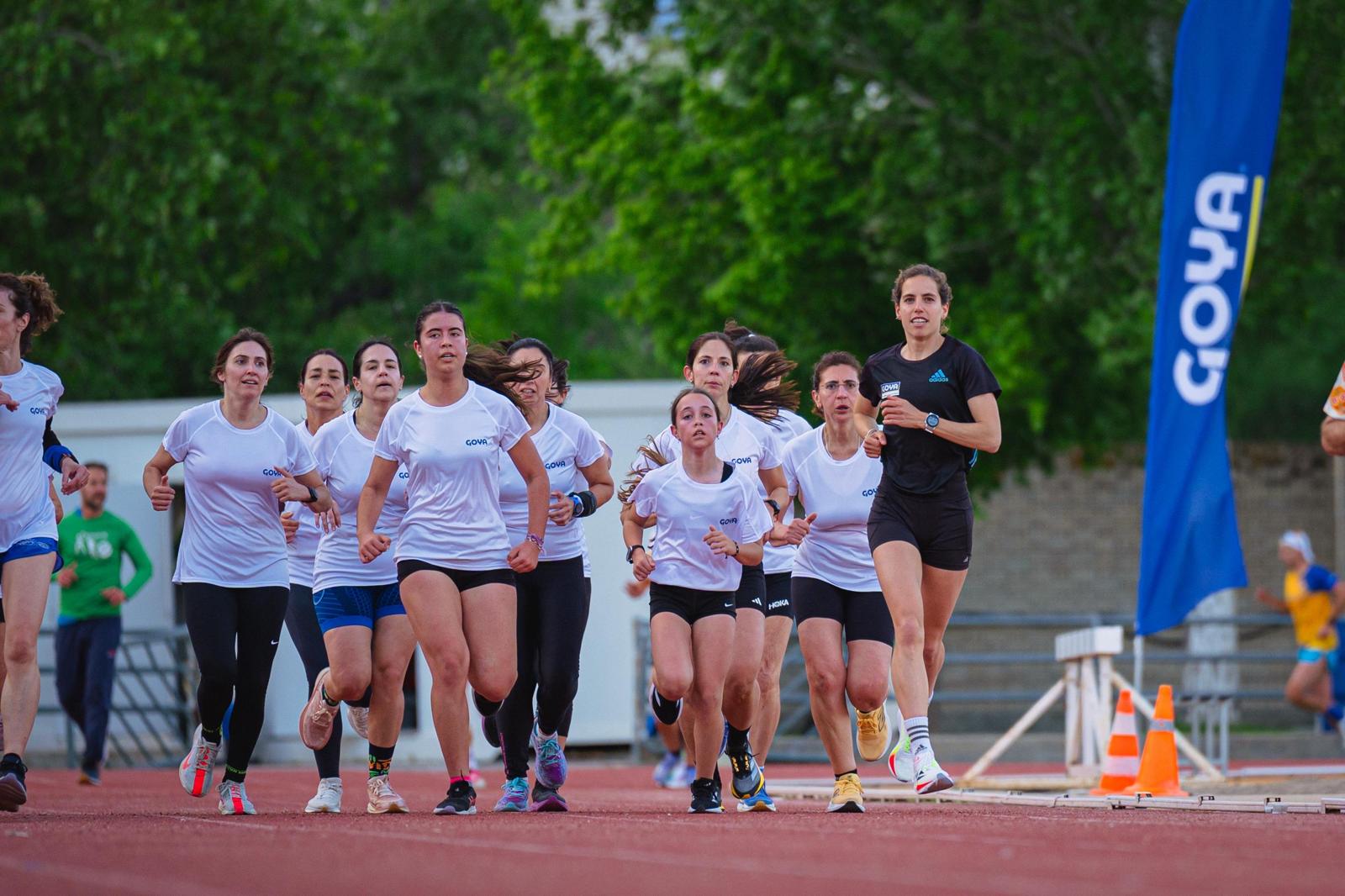 La soriana Marta Pérez ejerció de liebre para un grupo de mujeres que afinaba su puesta a punto para La Carrera de la Mujer de Madrid. VSM PHOTOEVENTS