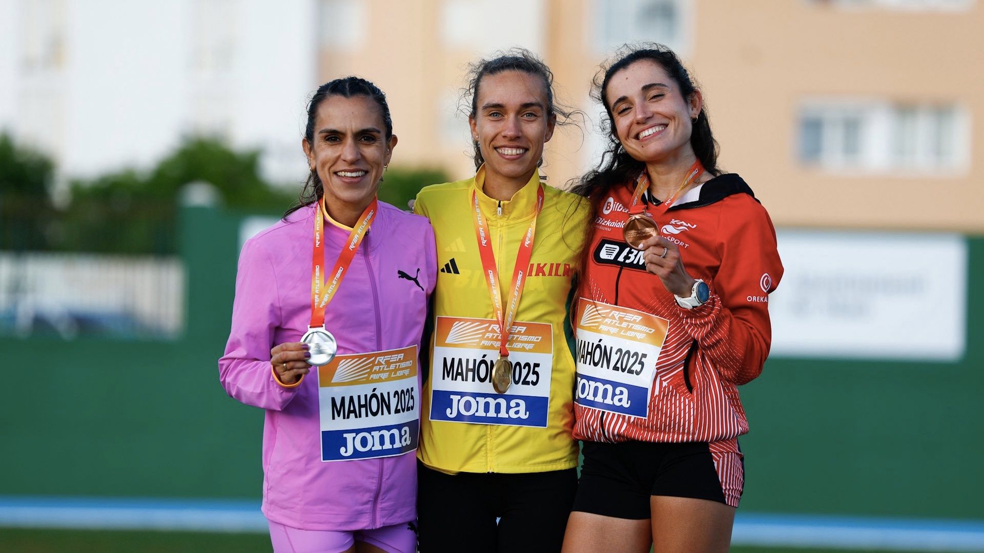 Idaira Prieto, Esther Navarrete y Alicia Berzosa en el pódium del Campeonato de España de 10.000 metros. SPORTMEDIA. Idaira Prieto, Esther Navarrete y Alicia Berzosa en el pódium del Campeonato de España de 10.000 metros. SPORTMEDIA.