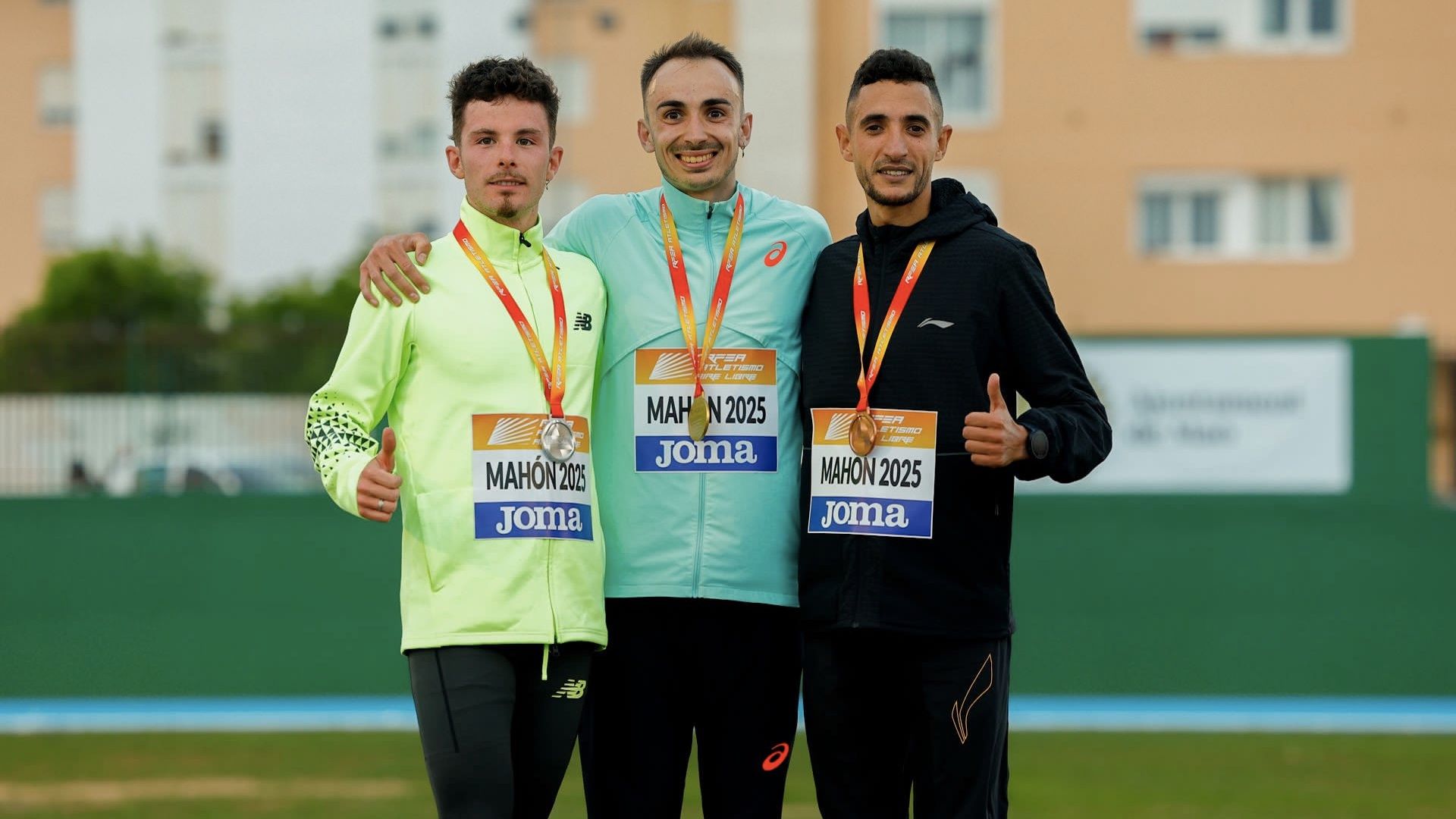 Eduardo Menacho, Aarón Las Heras e Ilias Fifa en el pódium del Campeonato de España de 10.000 metros. SPORTMEDIA. Eduardo Menacho, Aarón Las Heras e Ilias Fifa en el pódium del Campeonato de España de 10.000 metros. SPORTMEDIA.
