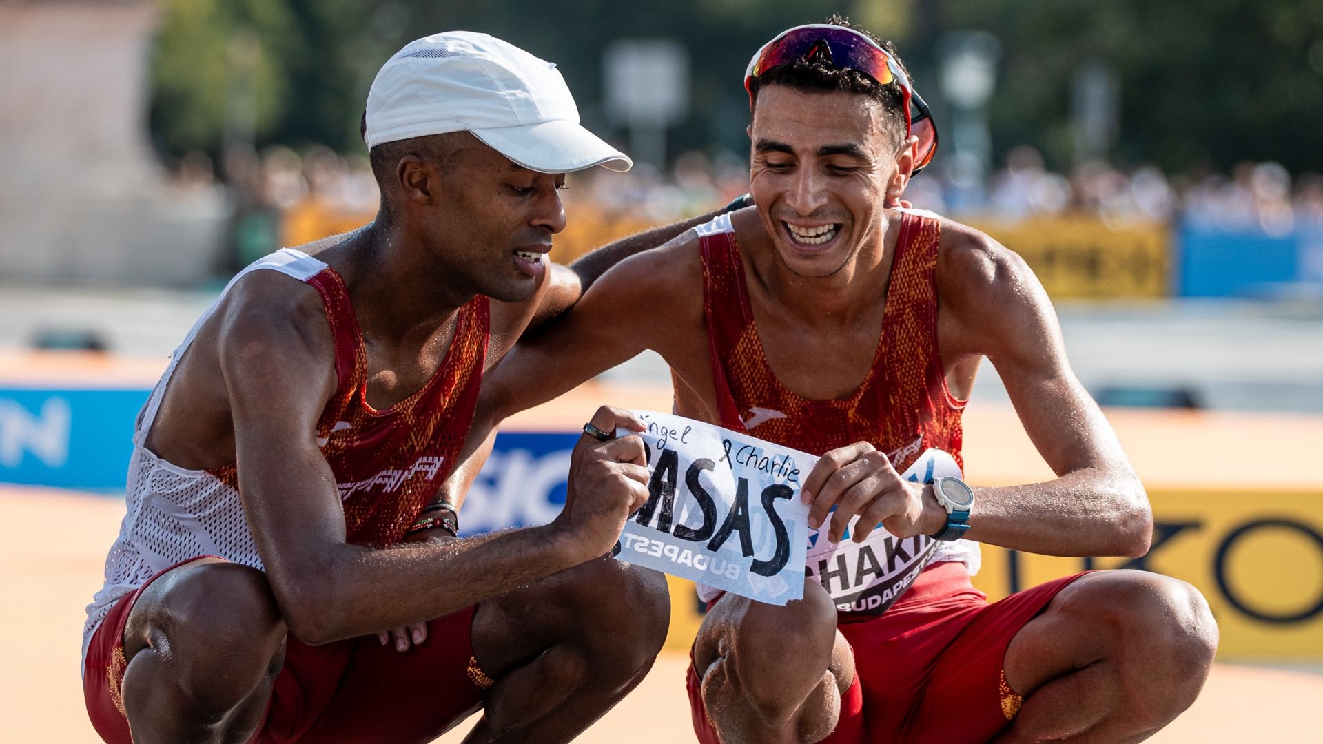 Tariku Novales e Ibra Chakir en el Campeonato del Mundo de Budapest 2023, dedicando su actuación a los fallecidos Ángel y Carlos Basas. SPORTMEDIA.