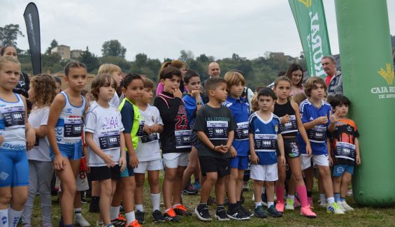 Peques esperando la salida del Trail Prerrománico Peques esperando la salida del Trail Prerrománico