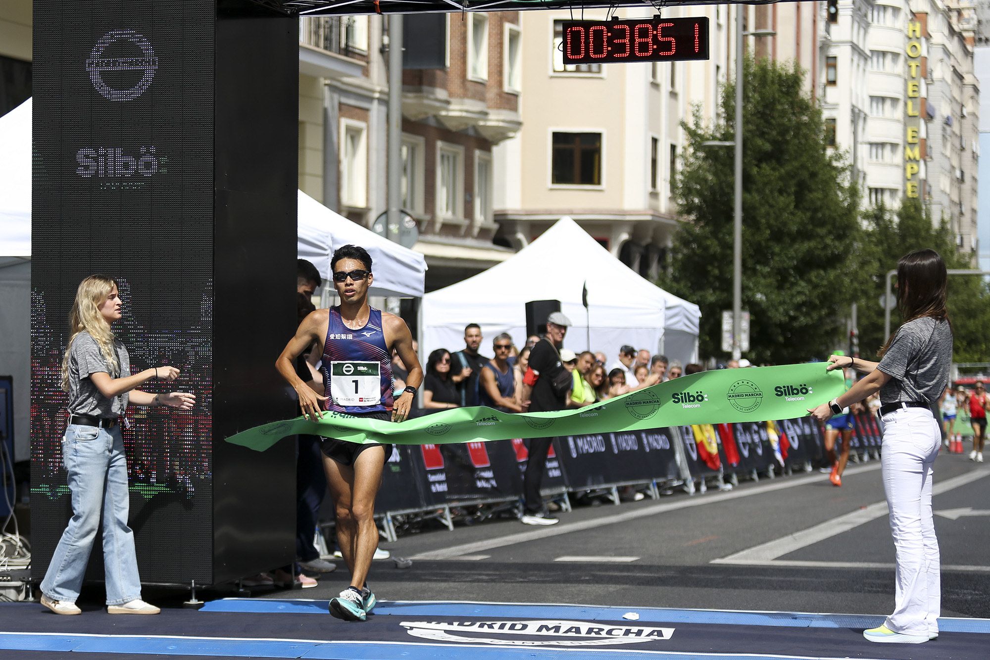 El plusmarquista mundial de los 20 km y medallista olímpico, Toshikazu Yamanishi, repitió triunfo en la Gran Vía y se adjudico el IV Gran Premio Internacional Madrid Madrid Silbö Telecom. SPORTMEDIA