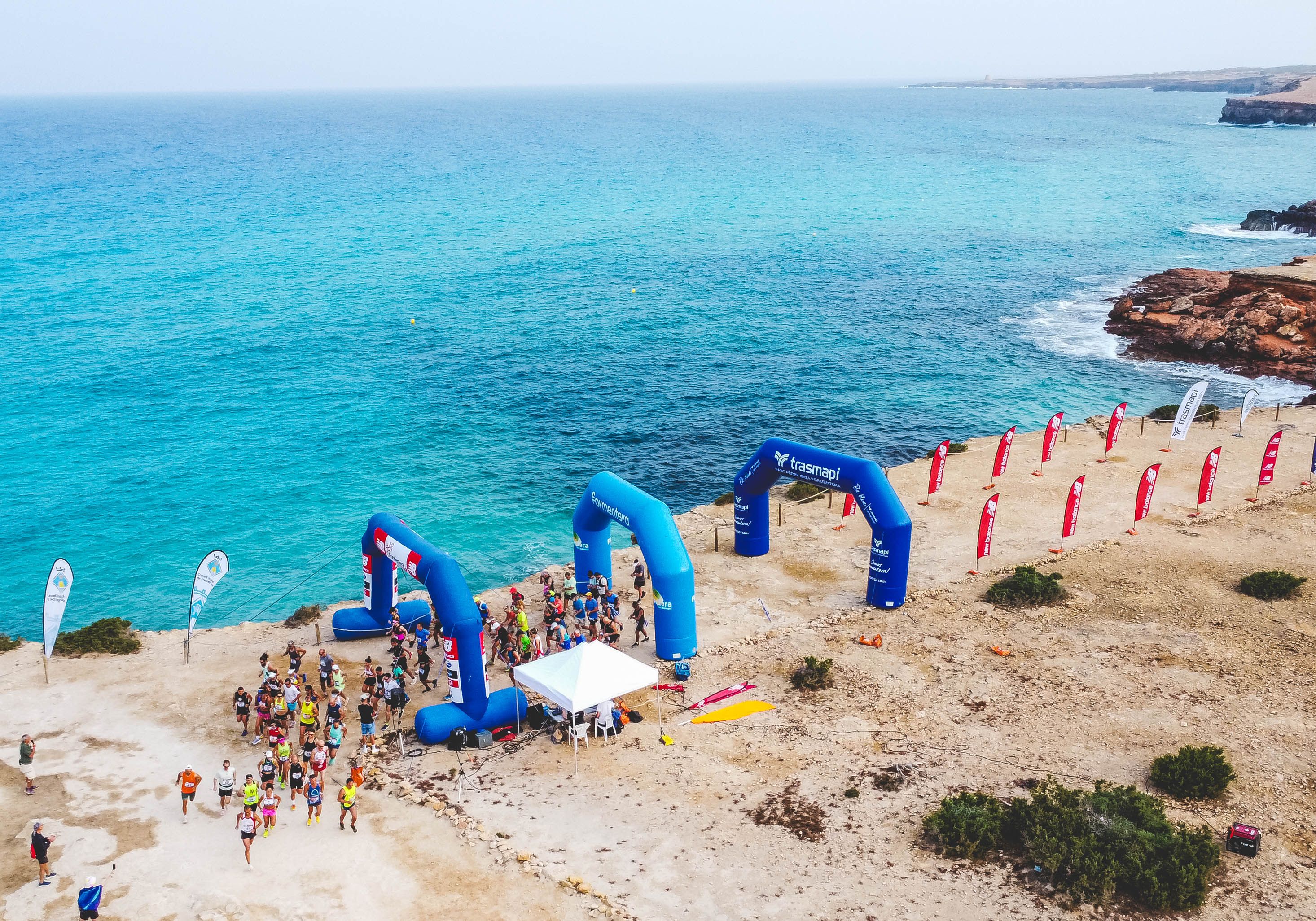 La belleza de Formentera to Run asombra cada año a los corredores y caminantes que toman parte en la prueba / Foto: Santa Fotografía