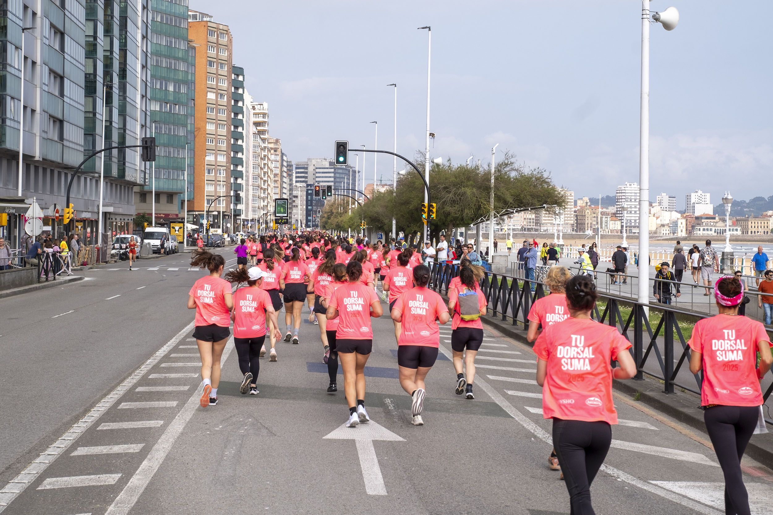 Las mejores fotos de la Carrera de la Mujer de Gijón 2025. 4656