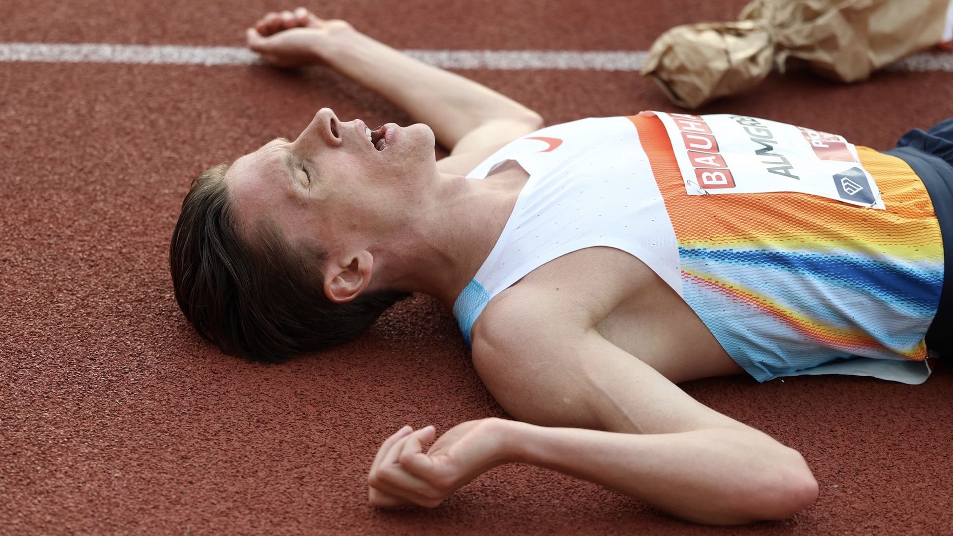 Andreas Almgren tras batir el récord de Europa de 5000 metros.