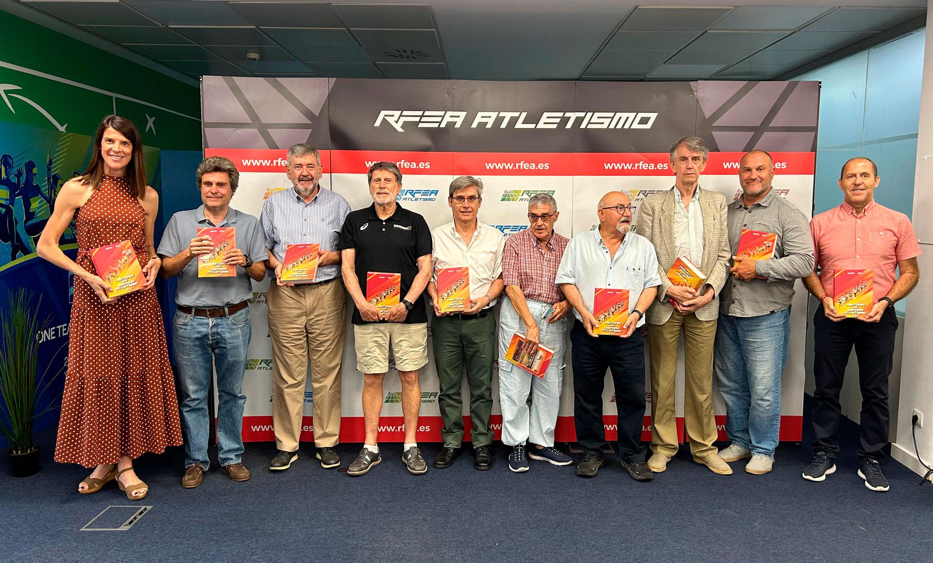 Un libro de lujo sólo podía tener una presentación plagada de estrellas